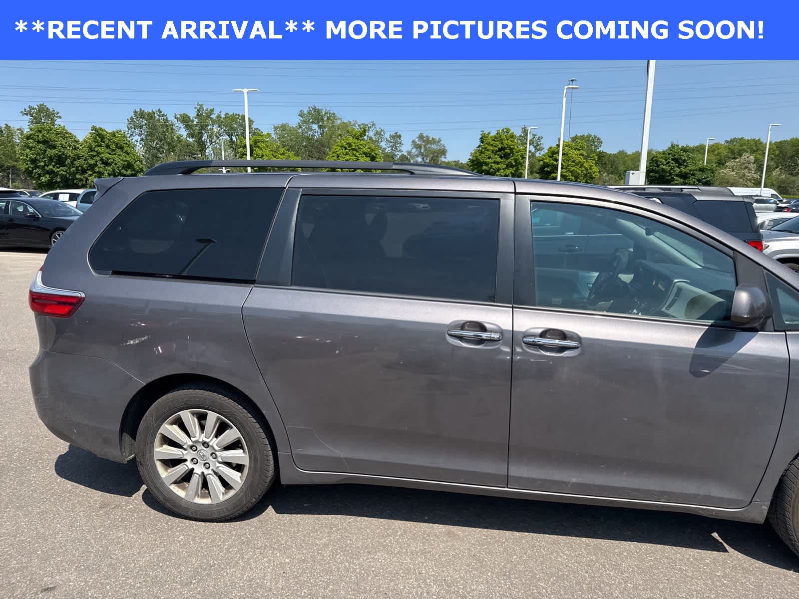 Thumbnail: 2015 Toyota Sienna - 8