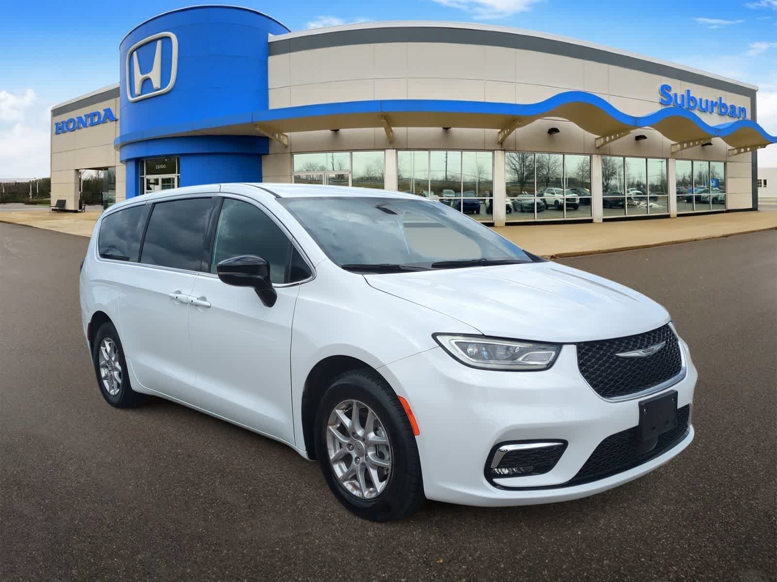 Thumbnail: 2025 Chrysler Pacifica - 2
