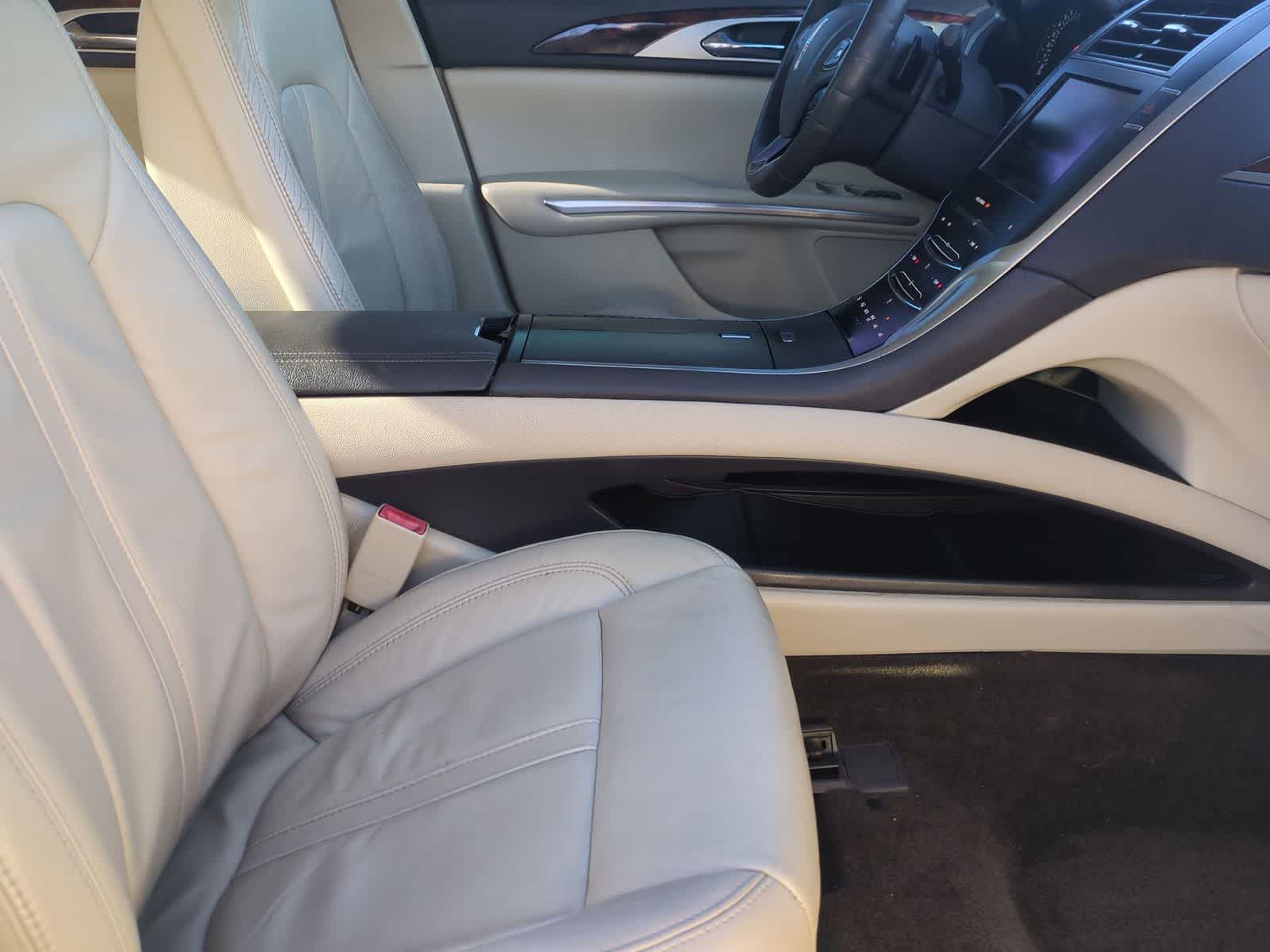 Thumbnail: 2015 Lincoln MKZ - 23