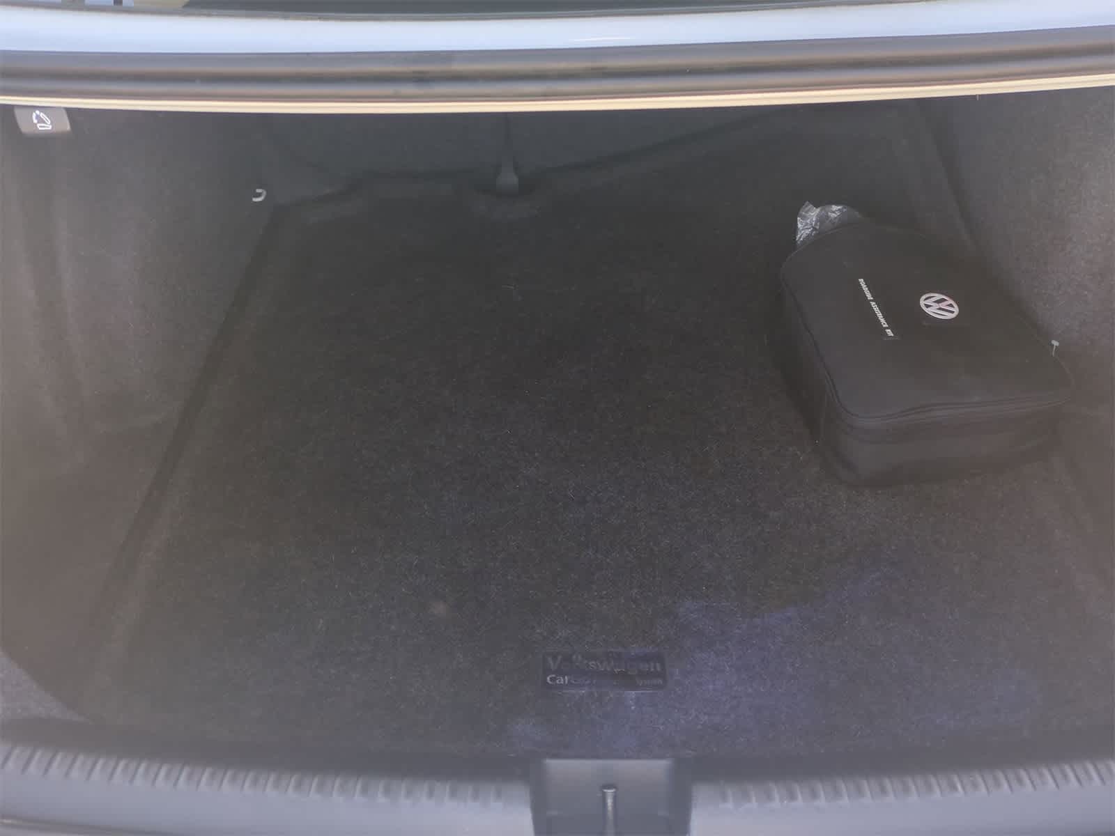 Thumbnail: 2016 Volkswagen Jetta - 32