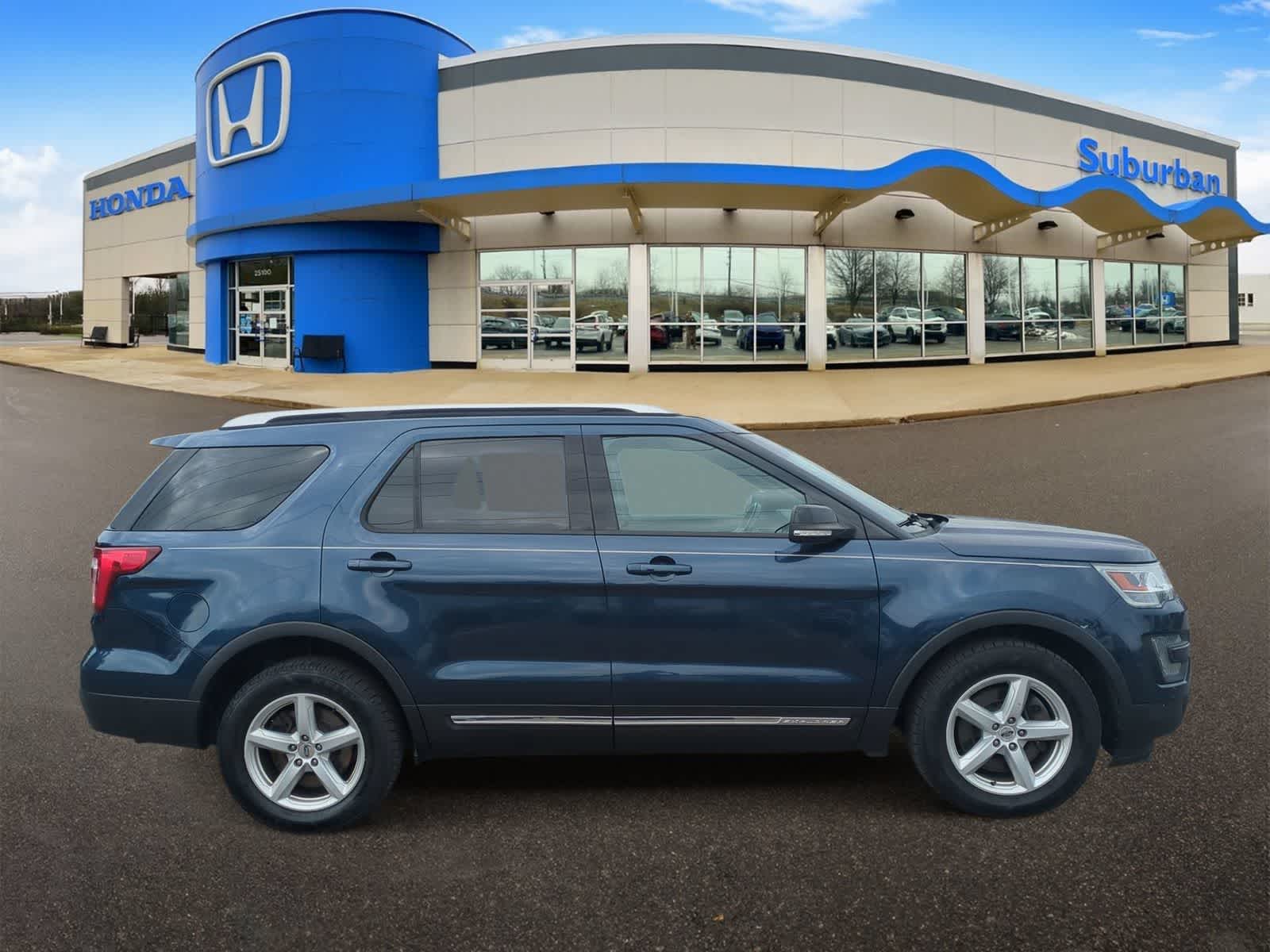 Thumbnail: 2016 Ford Explorer - 9