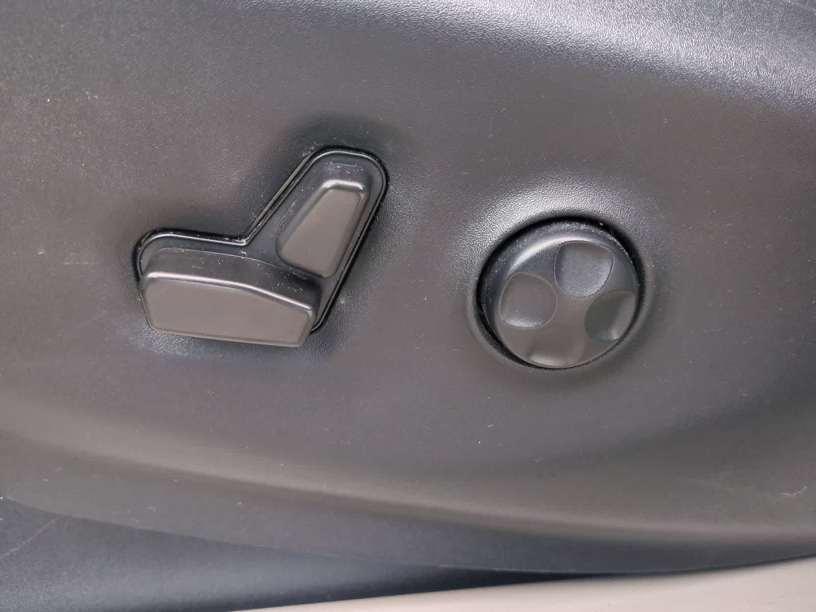 2022 Chrysler Voyager LX - Photo 16