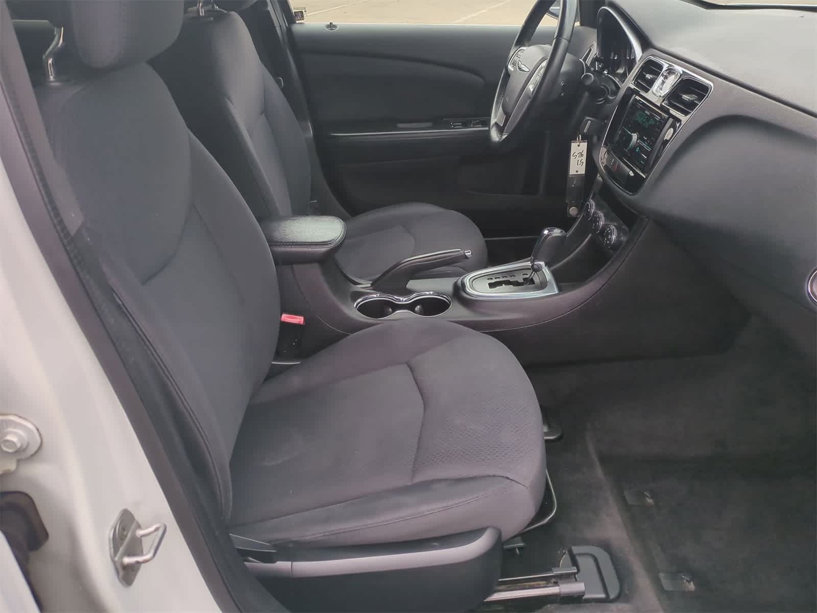 2013 Chrysler 200 Touring 21