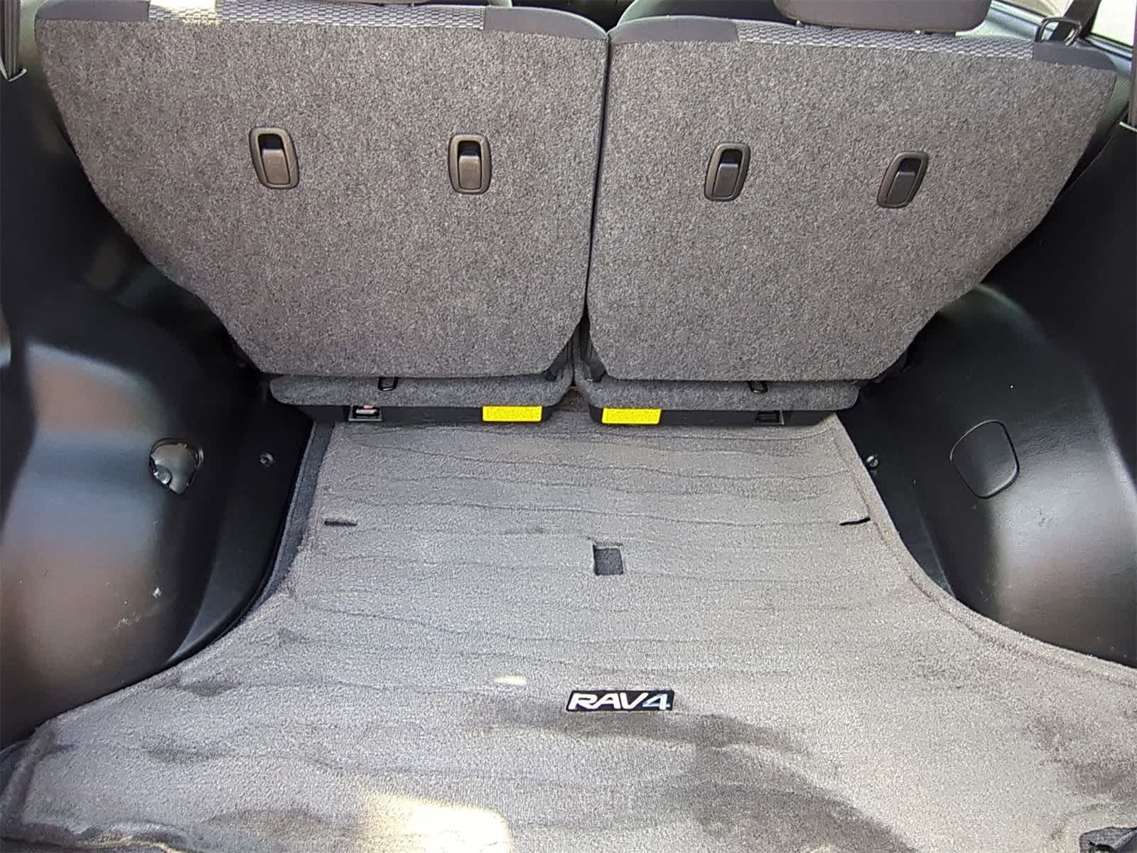 Thumbnail: 2005 Toyota RAV4 - 29