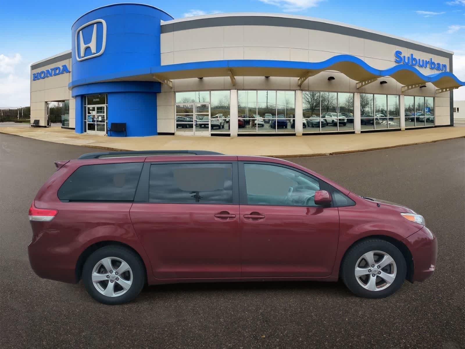 Thumbnail: 2012 Toyota Sienna - 9