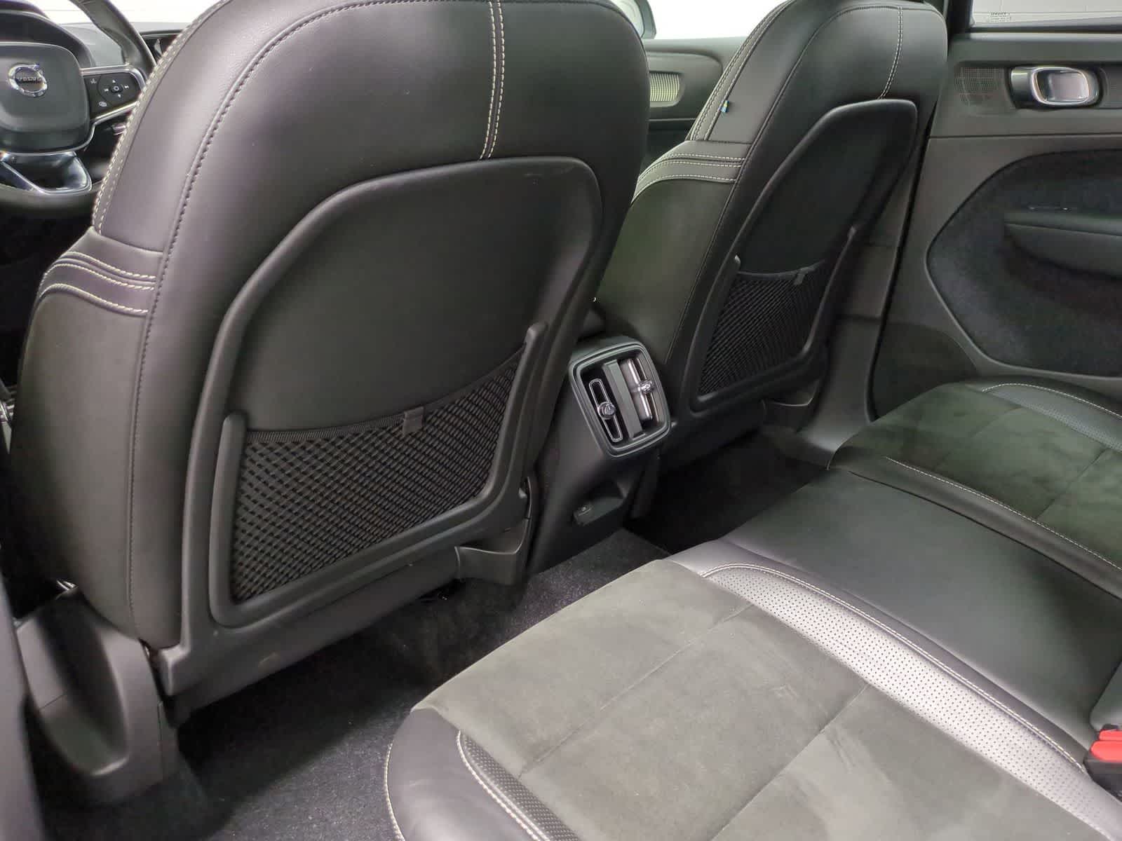 Thumbnail: 2019 Volvo XC40 - 19