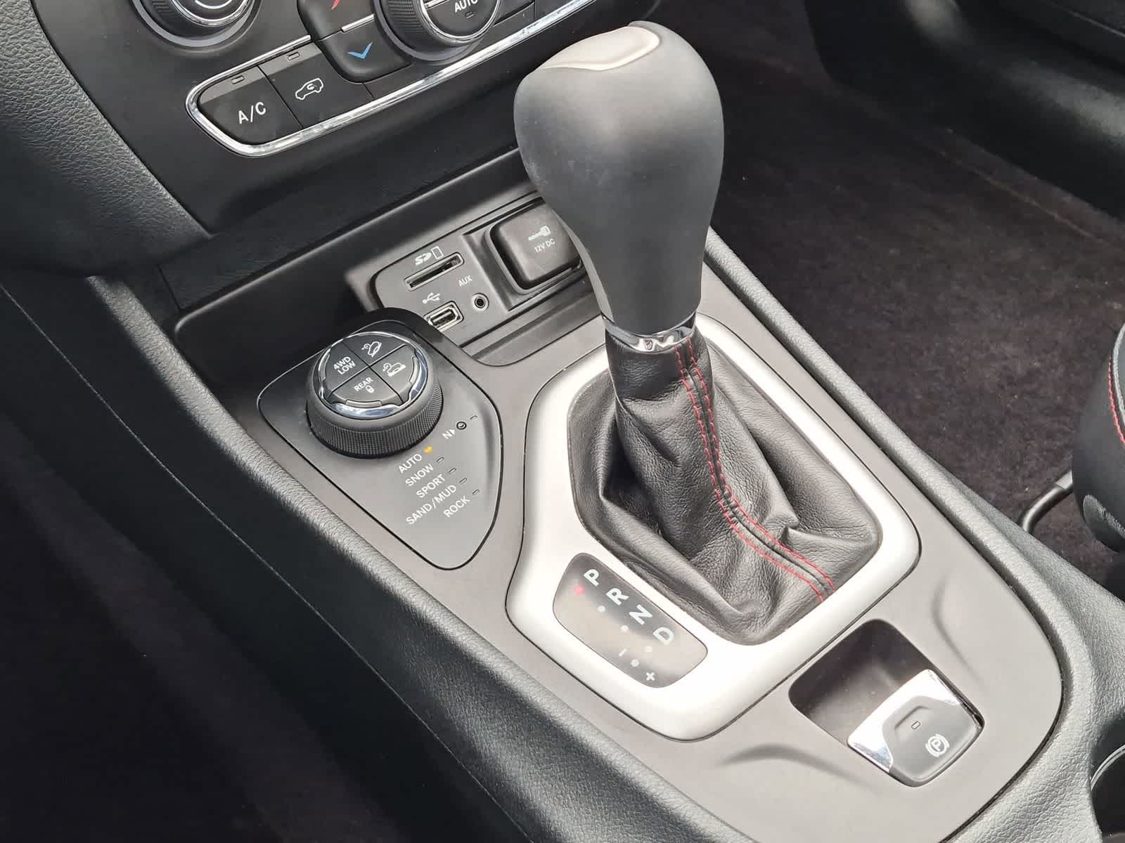 Thumbnail: 2016 Jeep Cherokee - 42