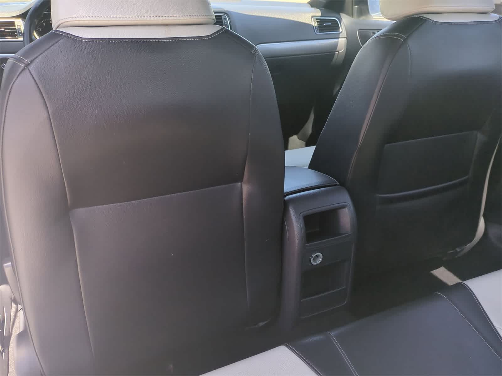 Thumbnail: 2016 Volkswagen Jetta - 18