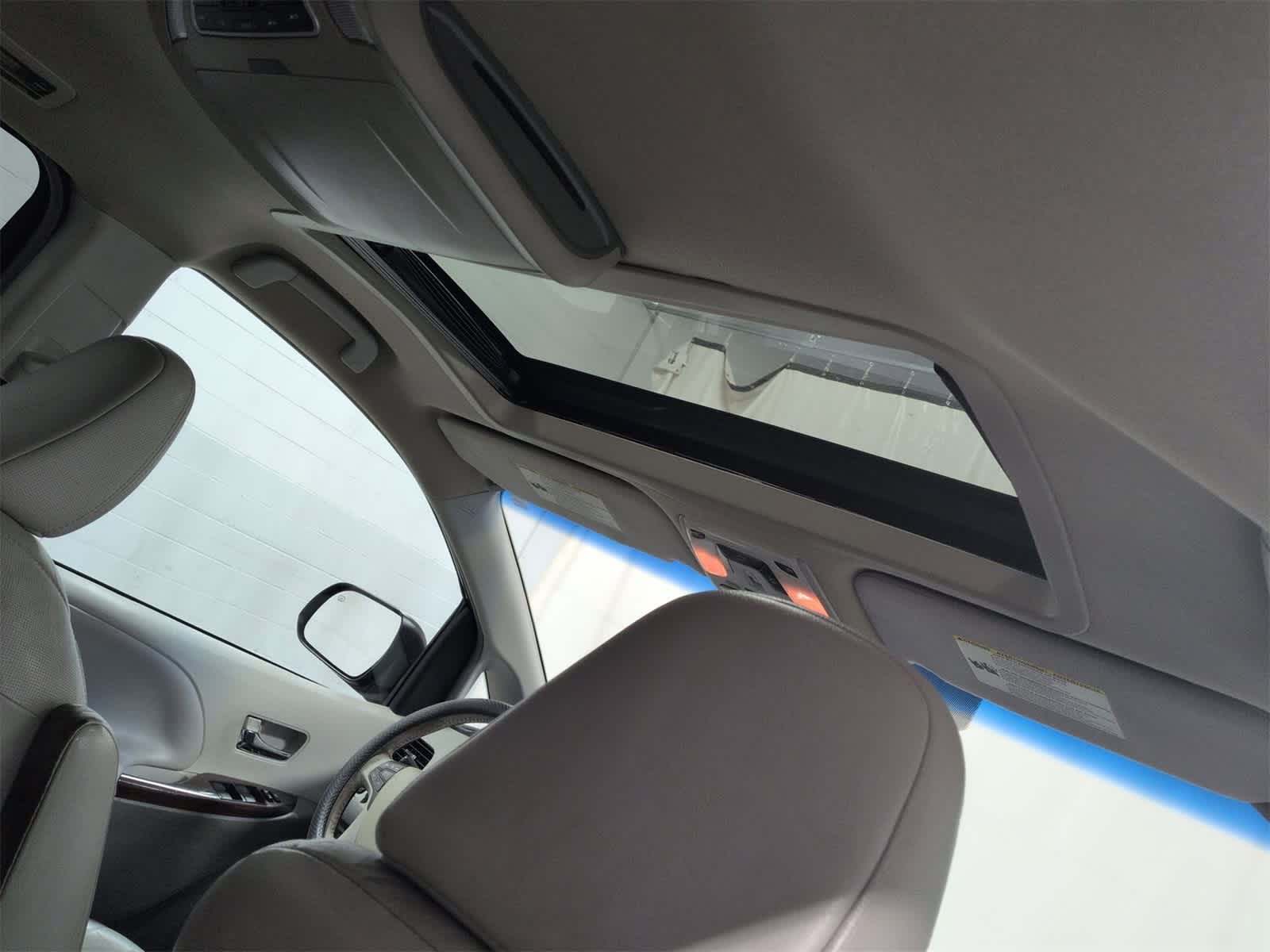 Thumbnail: 2013 Toyota Sienna - 23