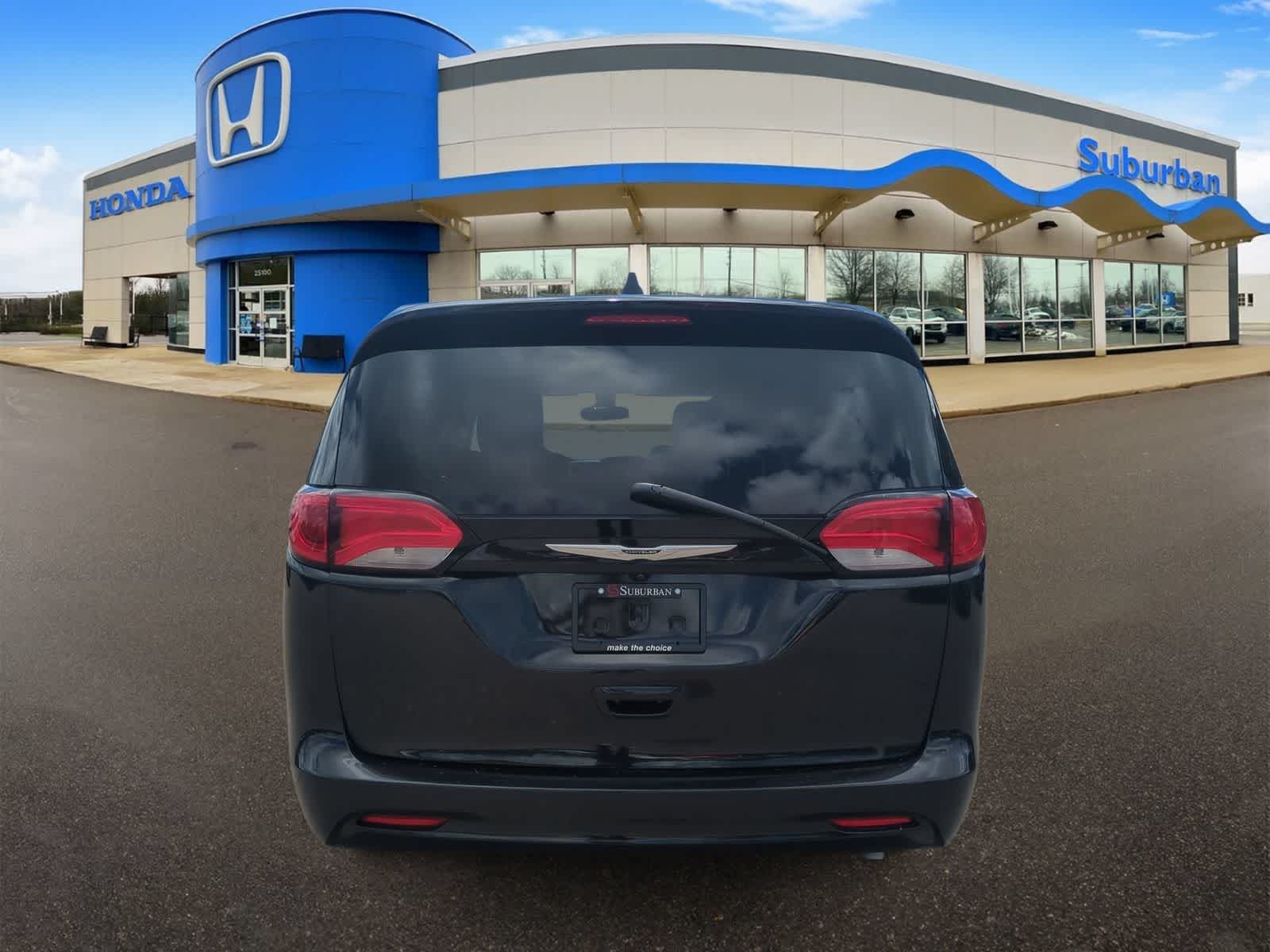 2022 Chrysler Voyager LX - Photo 7
