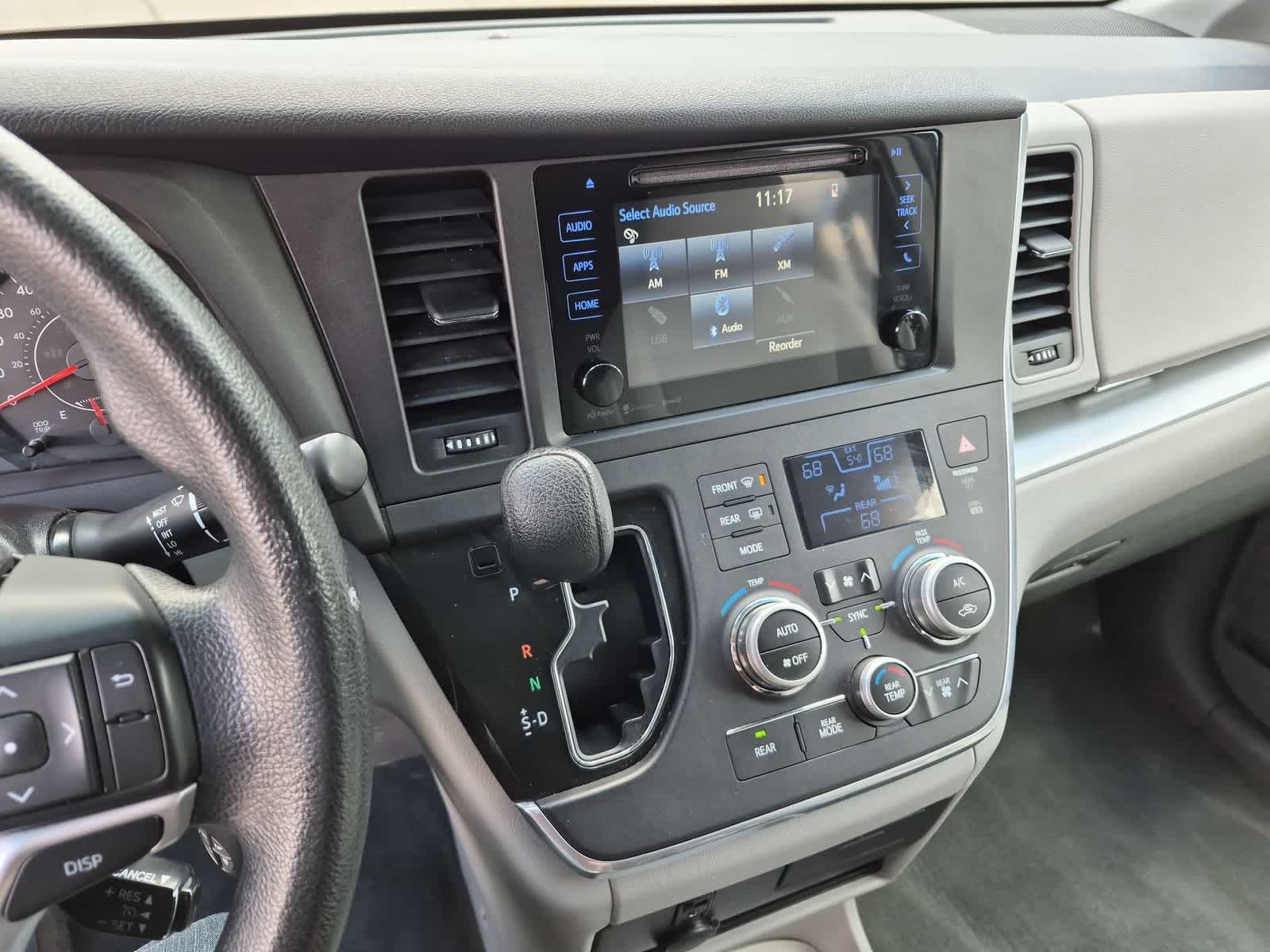 Thumbnail: 2016 Toyota Sienna - 34