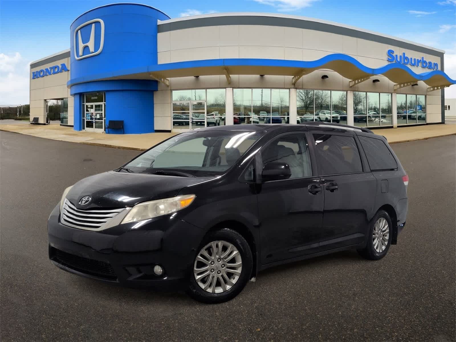 2013 Toyota Sienna XLE -
                  Farmington Hills, MI