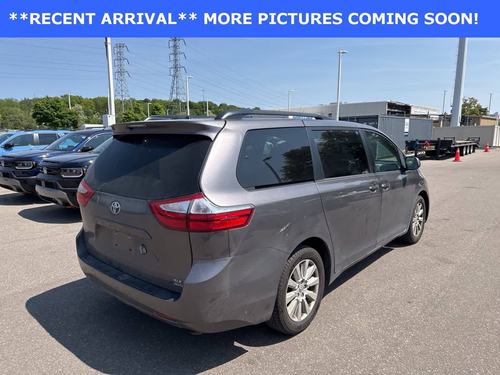 Thumbnail: 2015 Toyota Sienna - 11