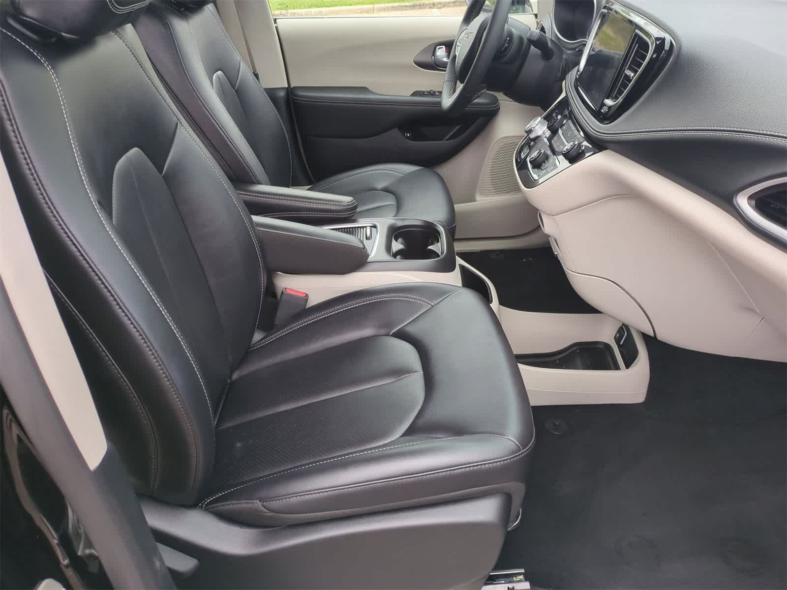 Thumbnail: 2024 Chrysler Pacifica - 21