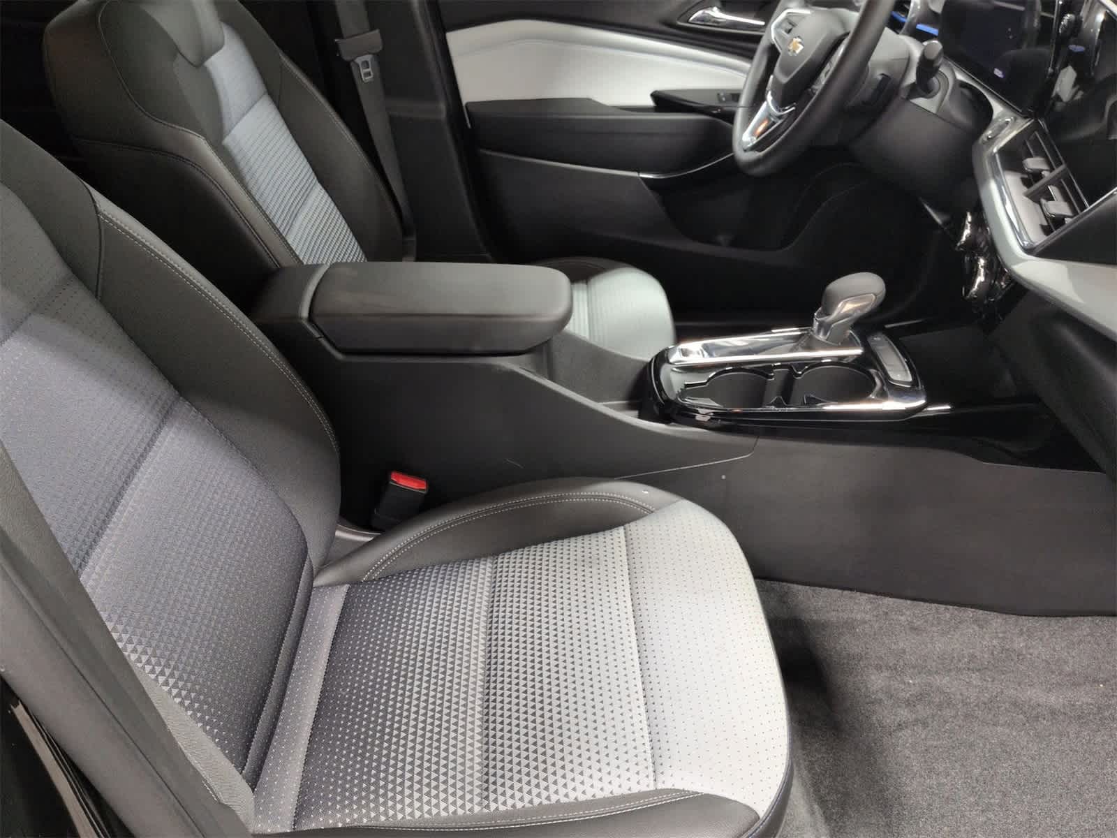 Thumbnail: 2025 Chevrolet Trax - 22