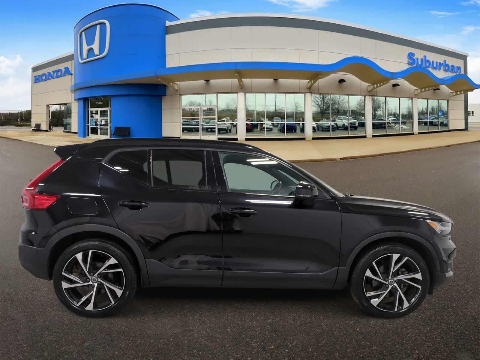 Thumbnail: 2019 Volvo XC40 - 9