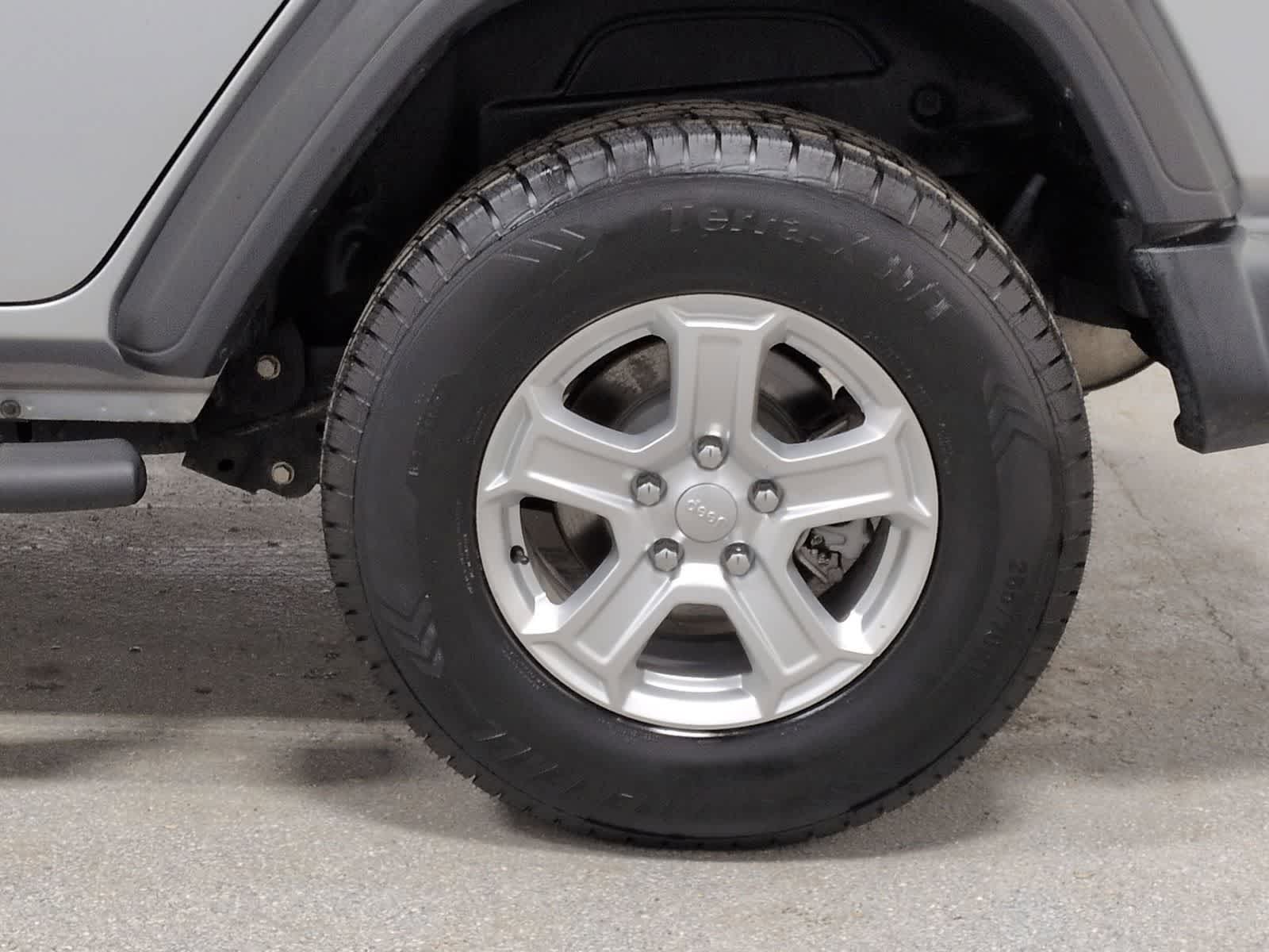 Thumbnail: 2020 Jeep Wrangler - 14