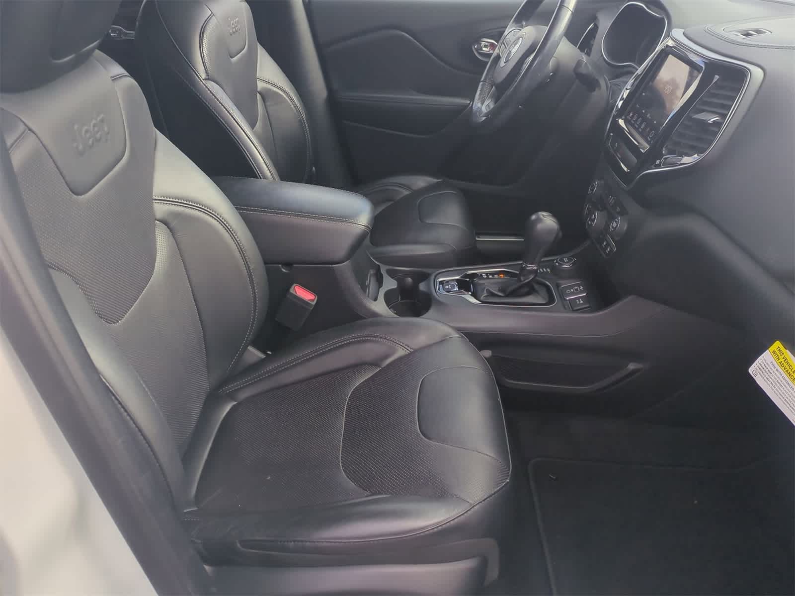 Thumbnail: 2020 Jeep Cherokee - 11