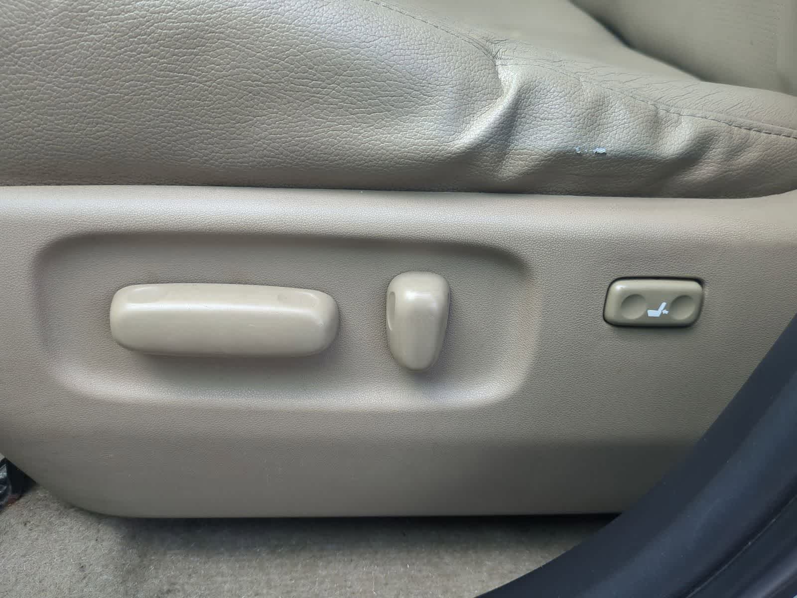 Thumbnail: 2012 Toyota RAV4 - 17