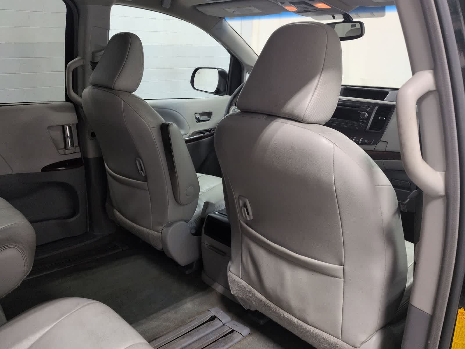 Thumbnail: 2013 Toyota Sienna - 19