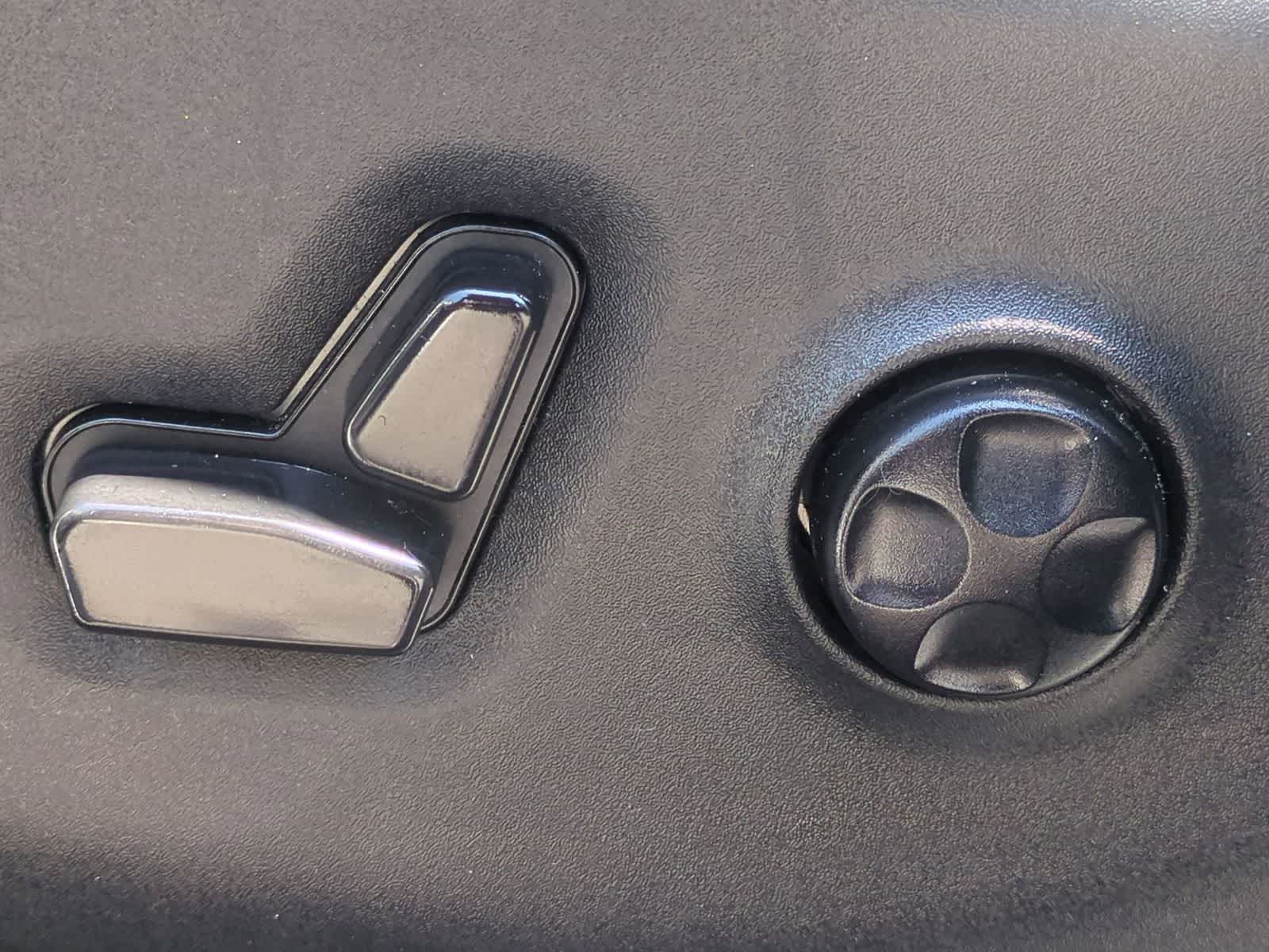 2024 Chrysler Pacifica PHEV Select - Photo 17