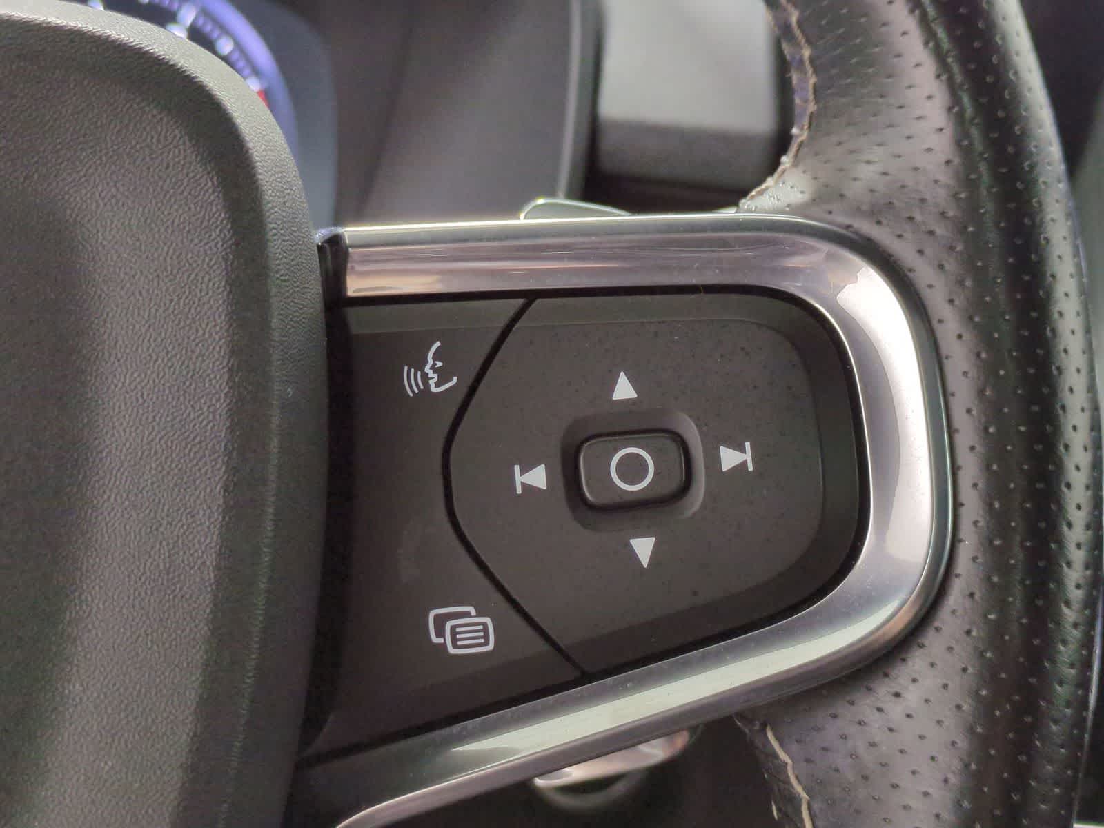 Thumbnail: 2019 Volvo XC40 - 27