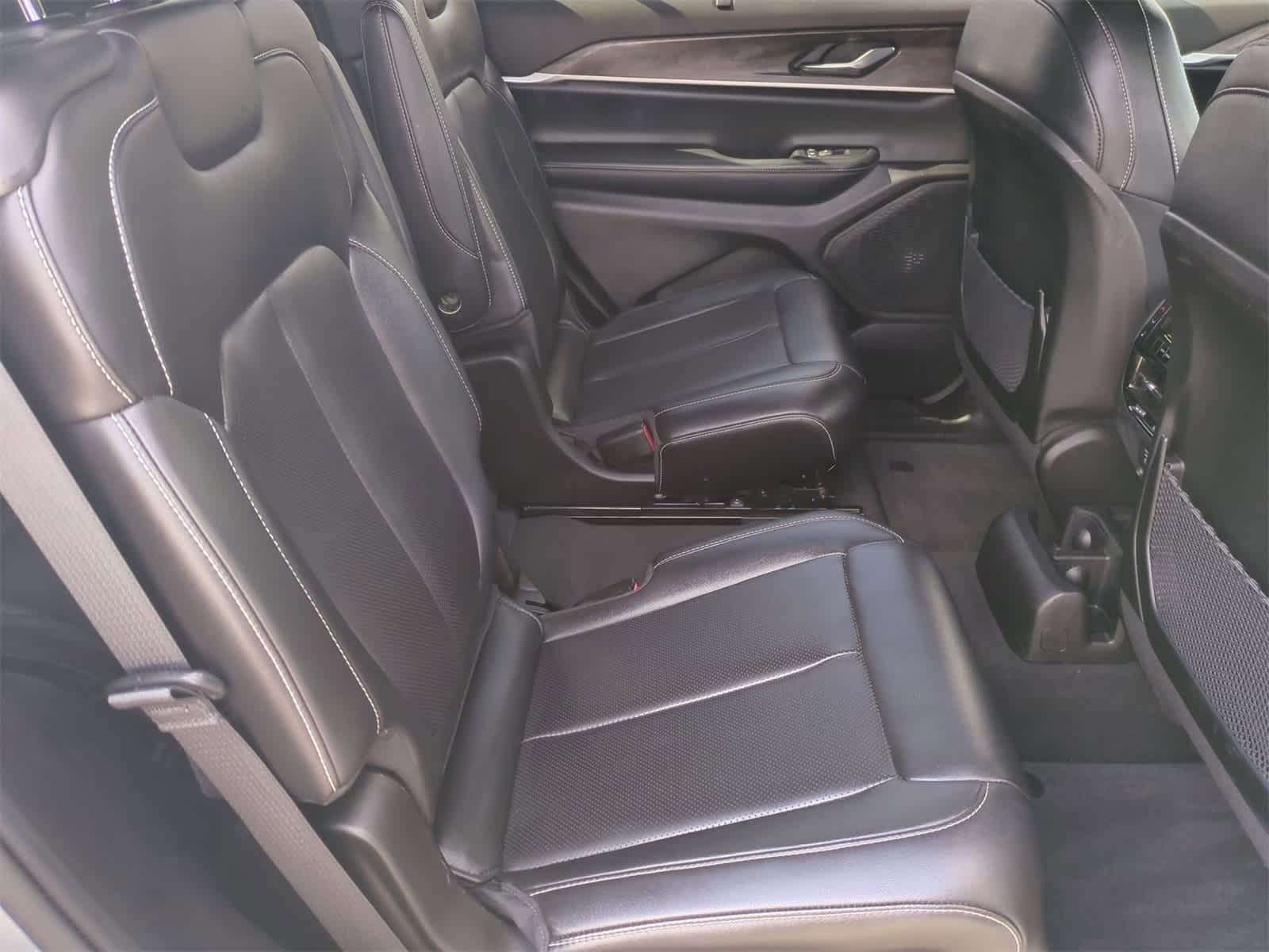 Thumbnail: 2024 Jeep Grand Cherokee L - 21