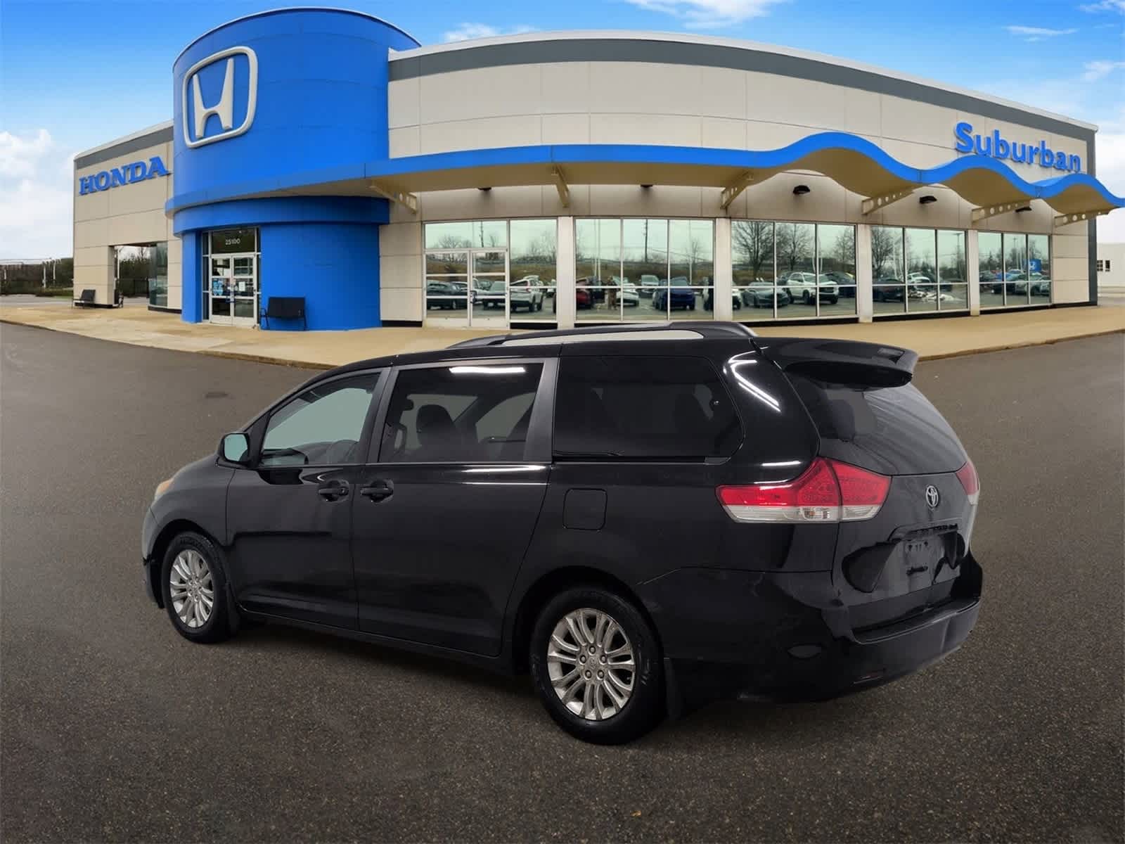 Thumbnail: 2013 Toyota Sienna - 6