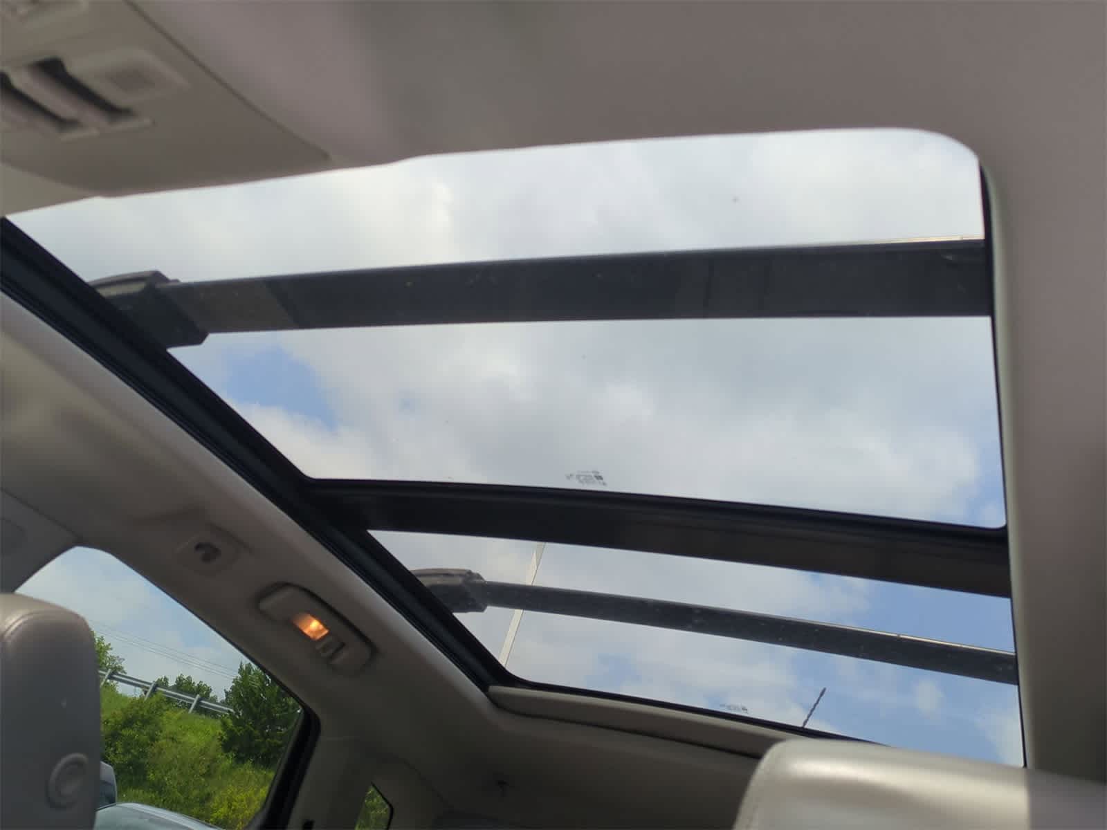 Thumbnail: 2010 Cadillac SRX - 19