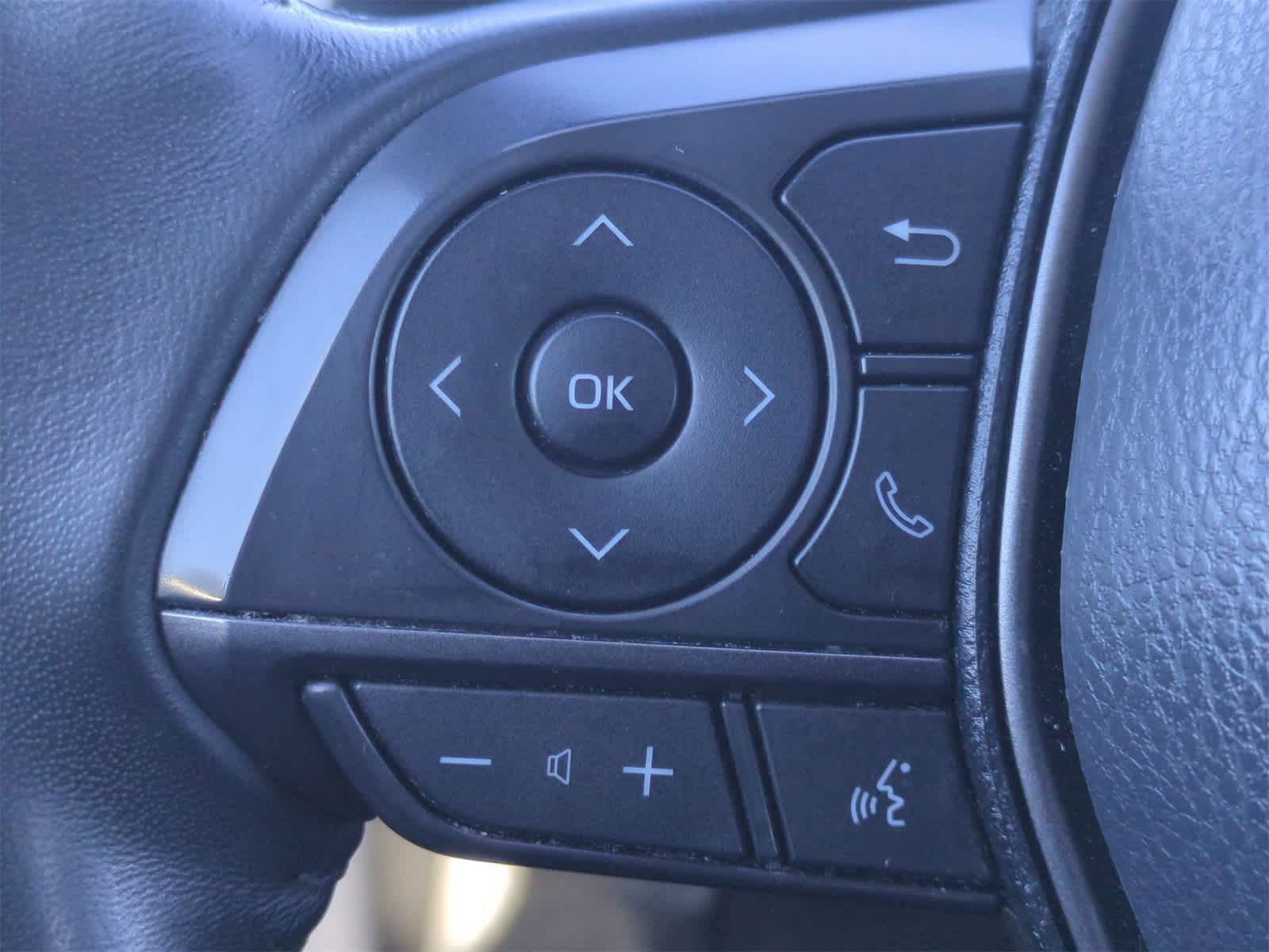 Thumbnail: 2021 Toyota Camry - 23