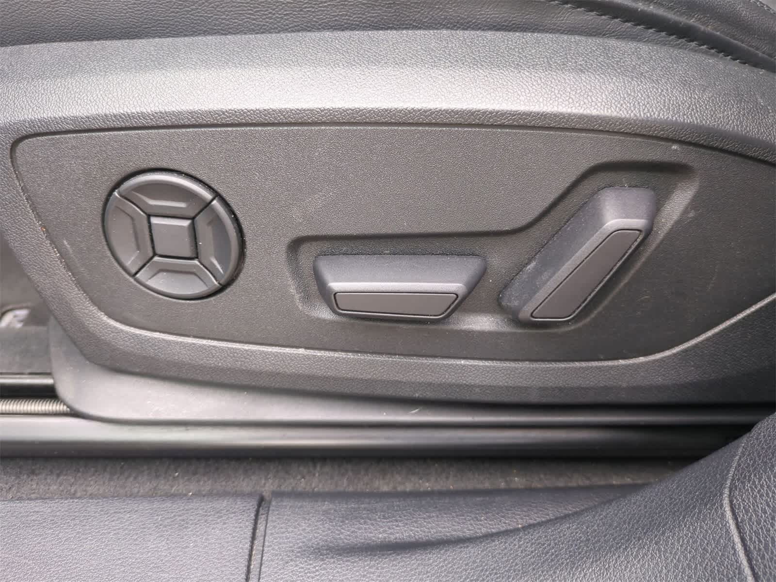 Thumbnail: 2023 Audi Q3 - 17