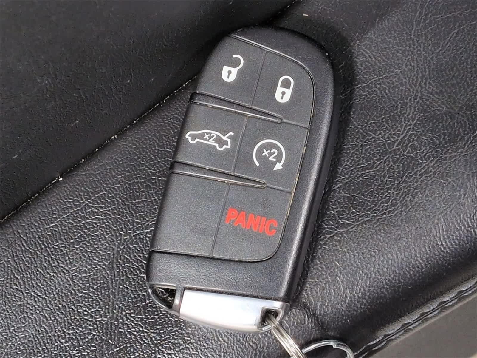 Thumbnail: 2015 Chrysler 200 - 33