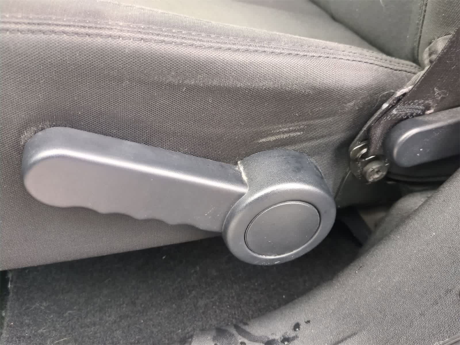 Thumbnail: 2016 Jeep Wrangler - 18