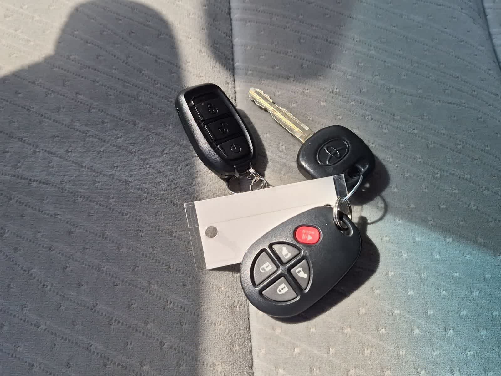 Thumbnail: 2016 Toyota Sienna - 41