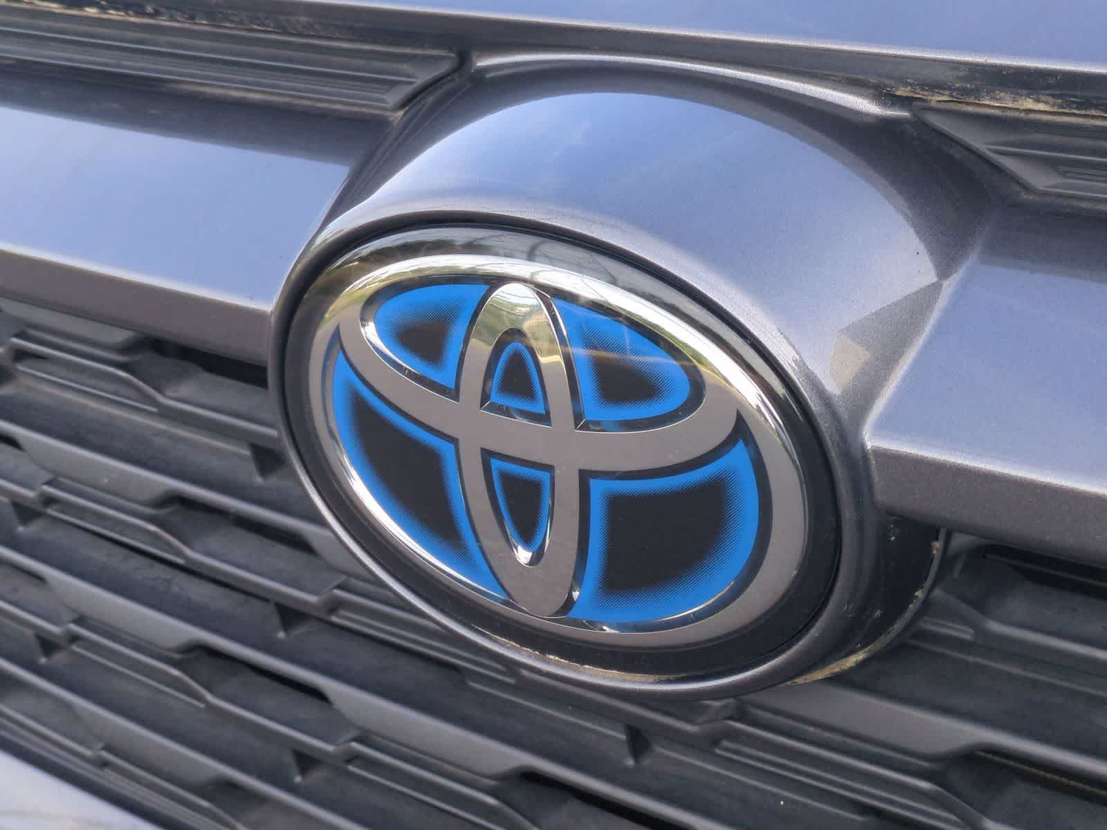 2020 Toyota RAV4 XLE - Photo 12