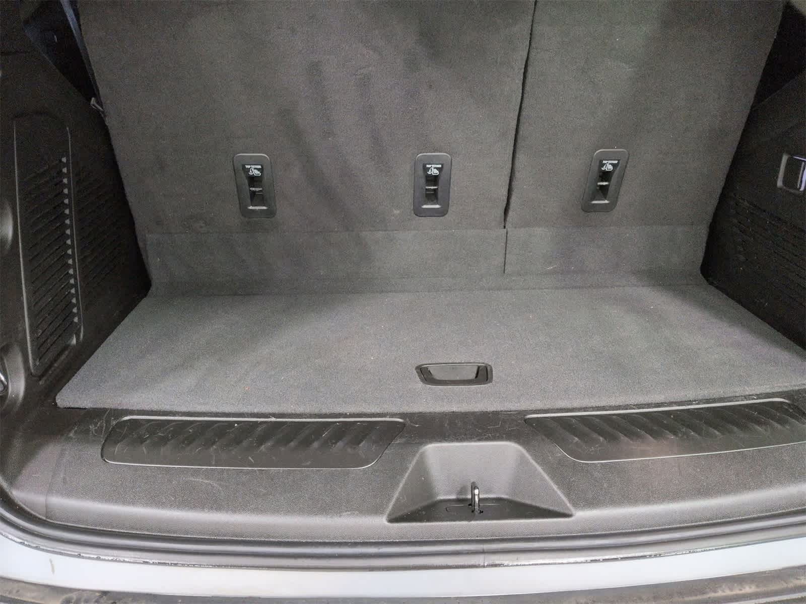 Thumbnail: 2022 Chevrolet Tahoe - 36