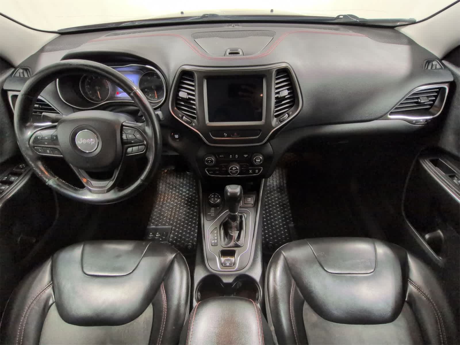 Thumbnail: 2019 Jeep Cherokee - 16