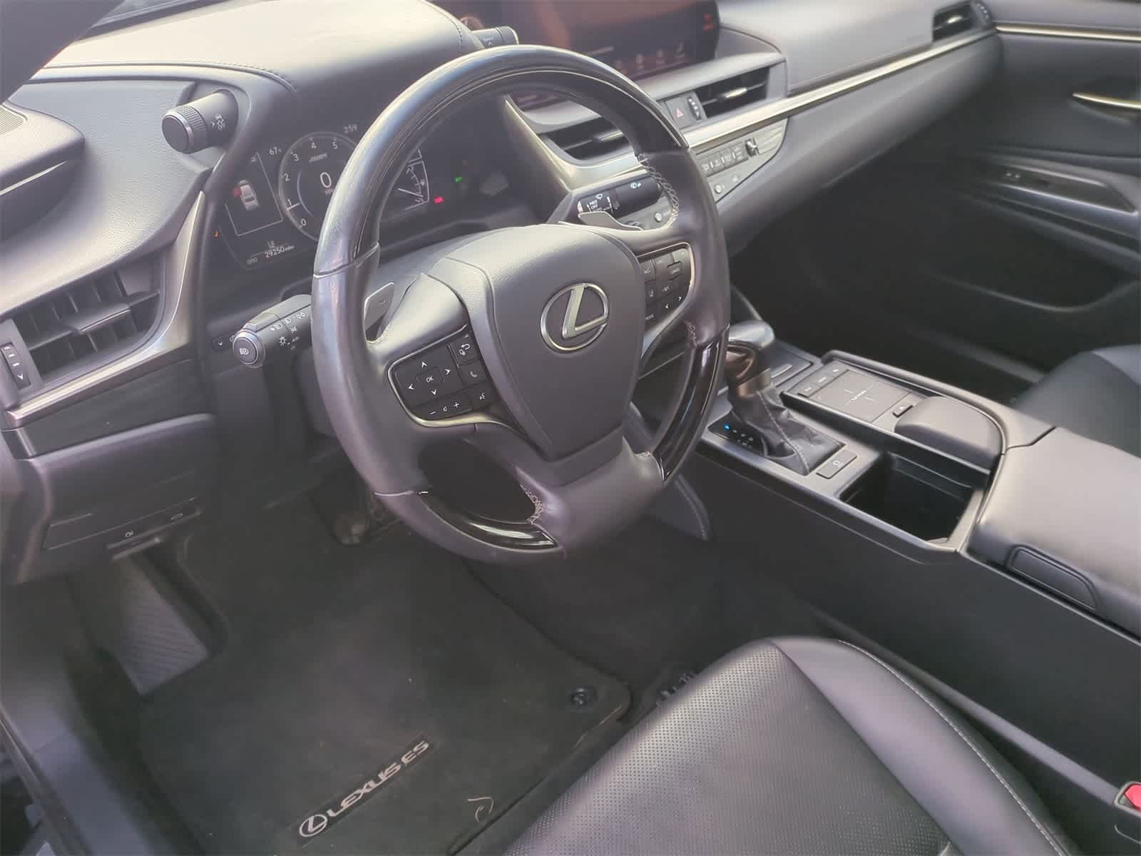 Thumbnail: 2020 Lexus ES - 10