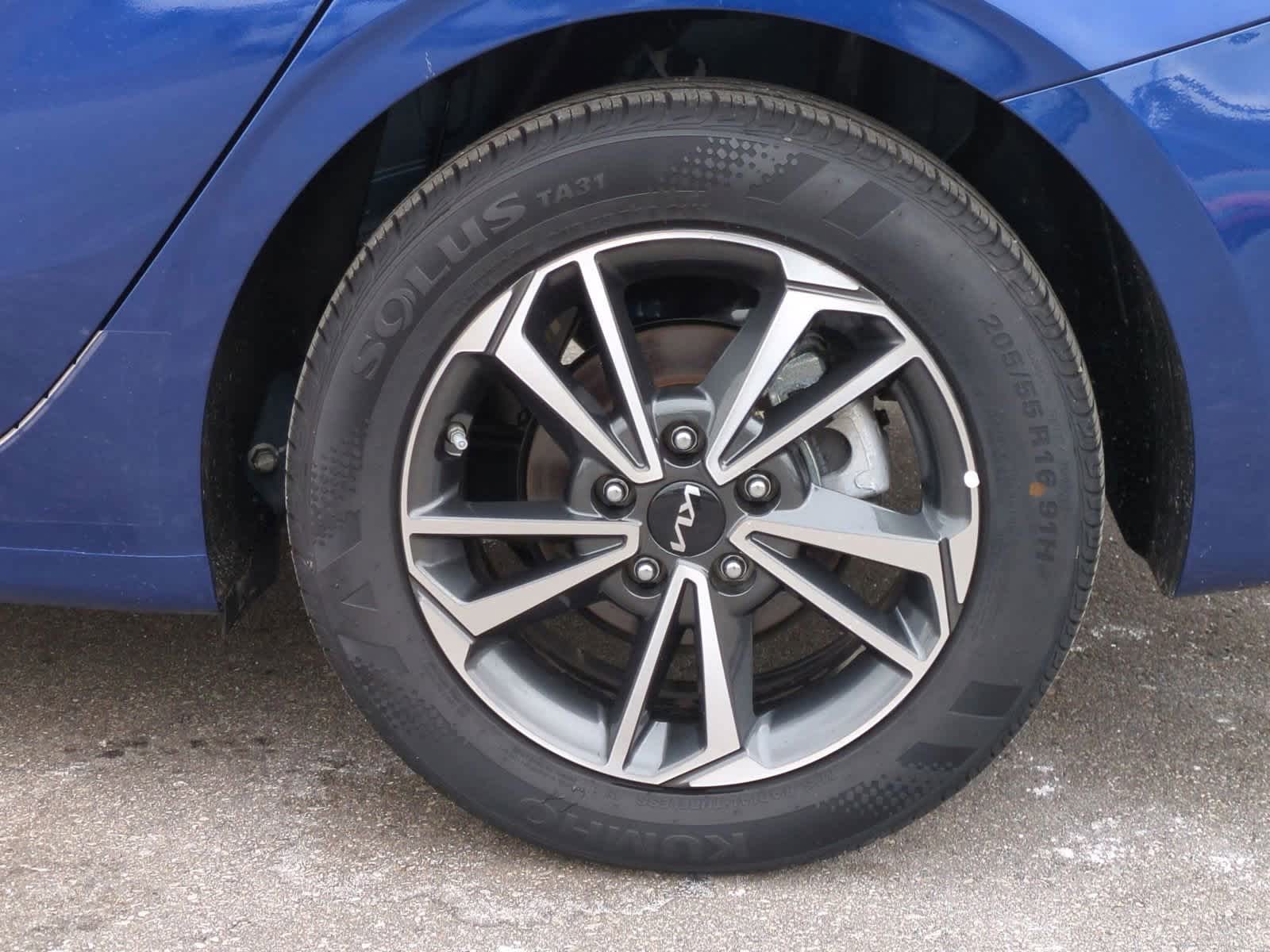 Thumbnail: 2023 Kia Forte - 14