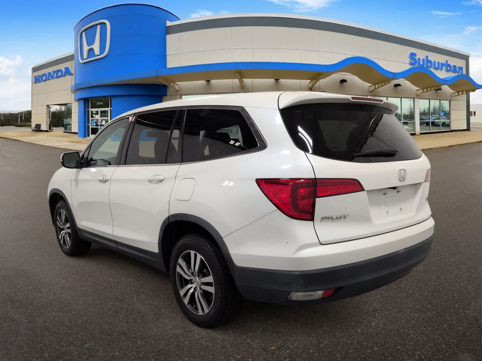 Thumbnail: 2017 Honda Pilot - 6