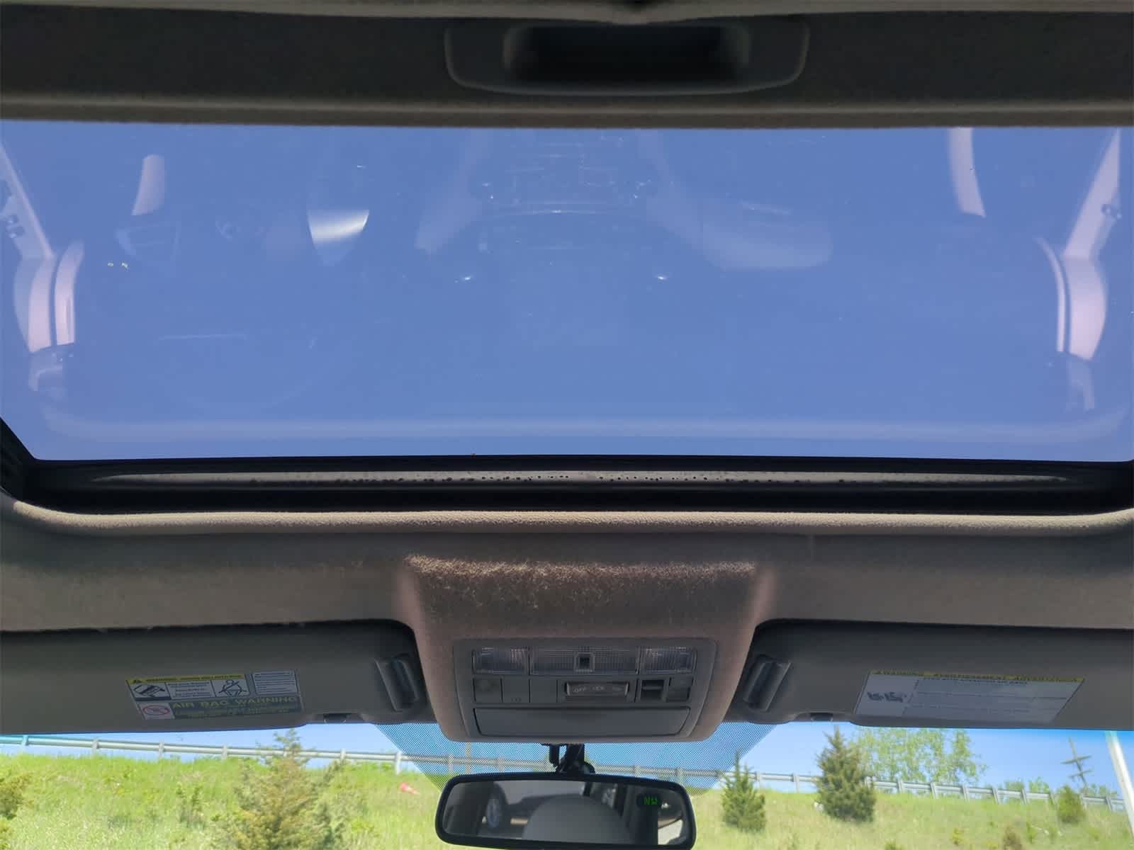 2012 Toyota Highlander SE 22