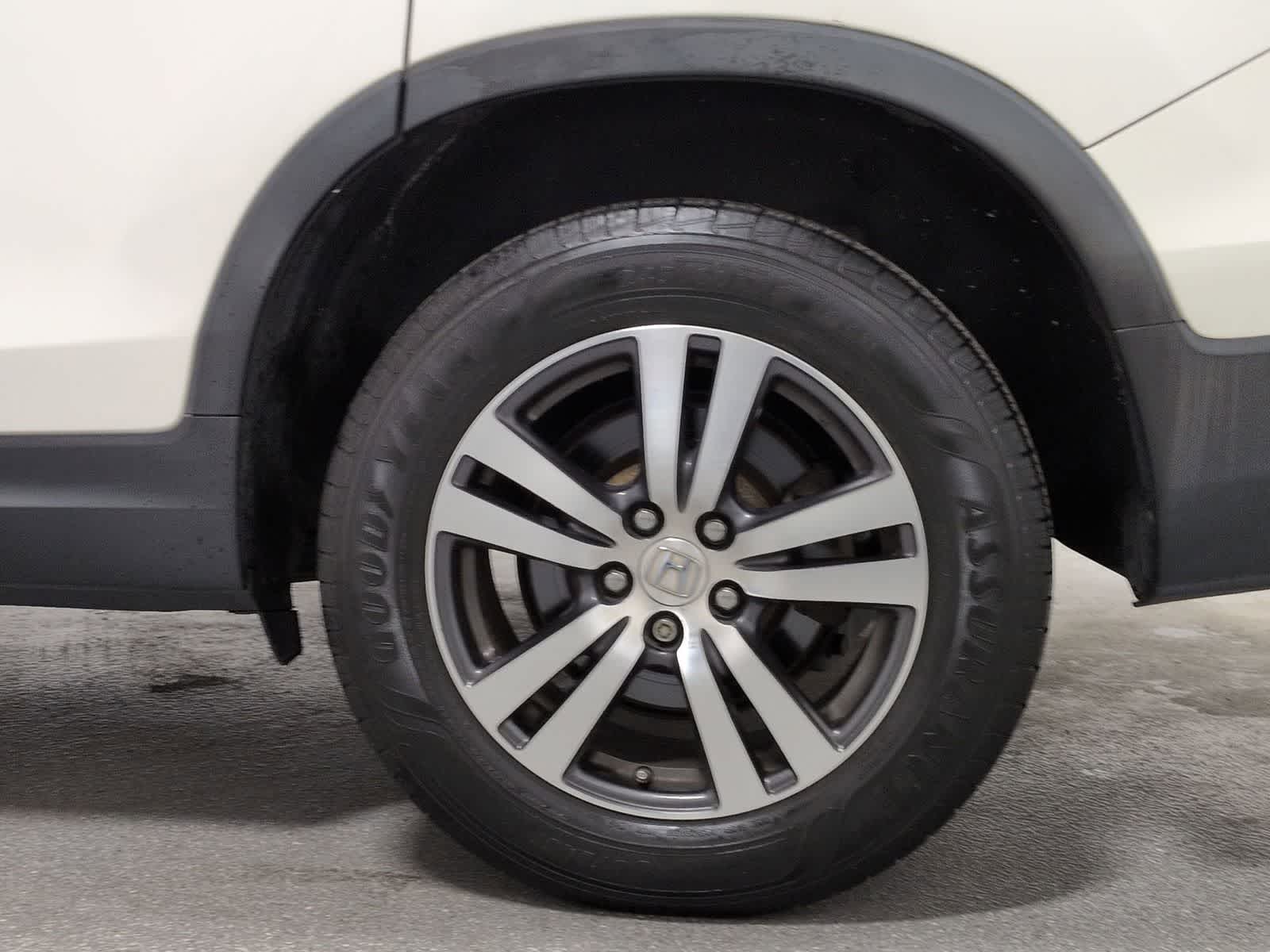 Thumbnail: 2017 Honda Pilot - 14