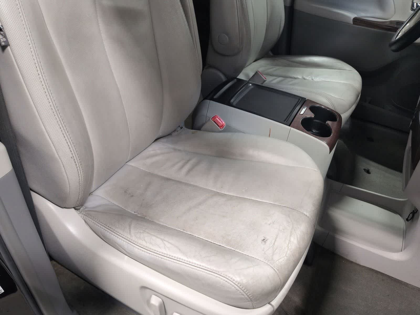 Thumbnail: 2013 Toyota Sienna - 24