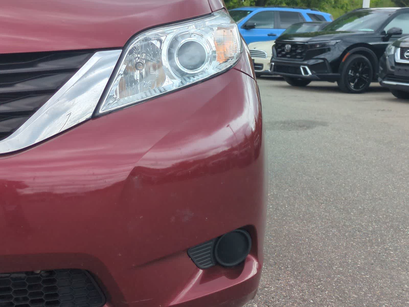 Thumbnail: 2012 Toyota Sienna - 11