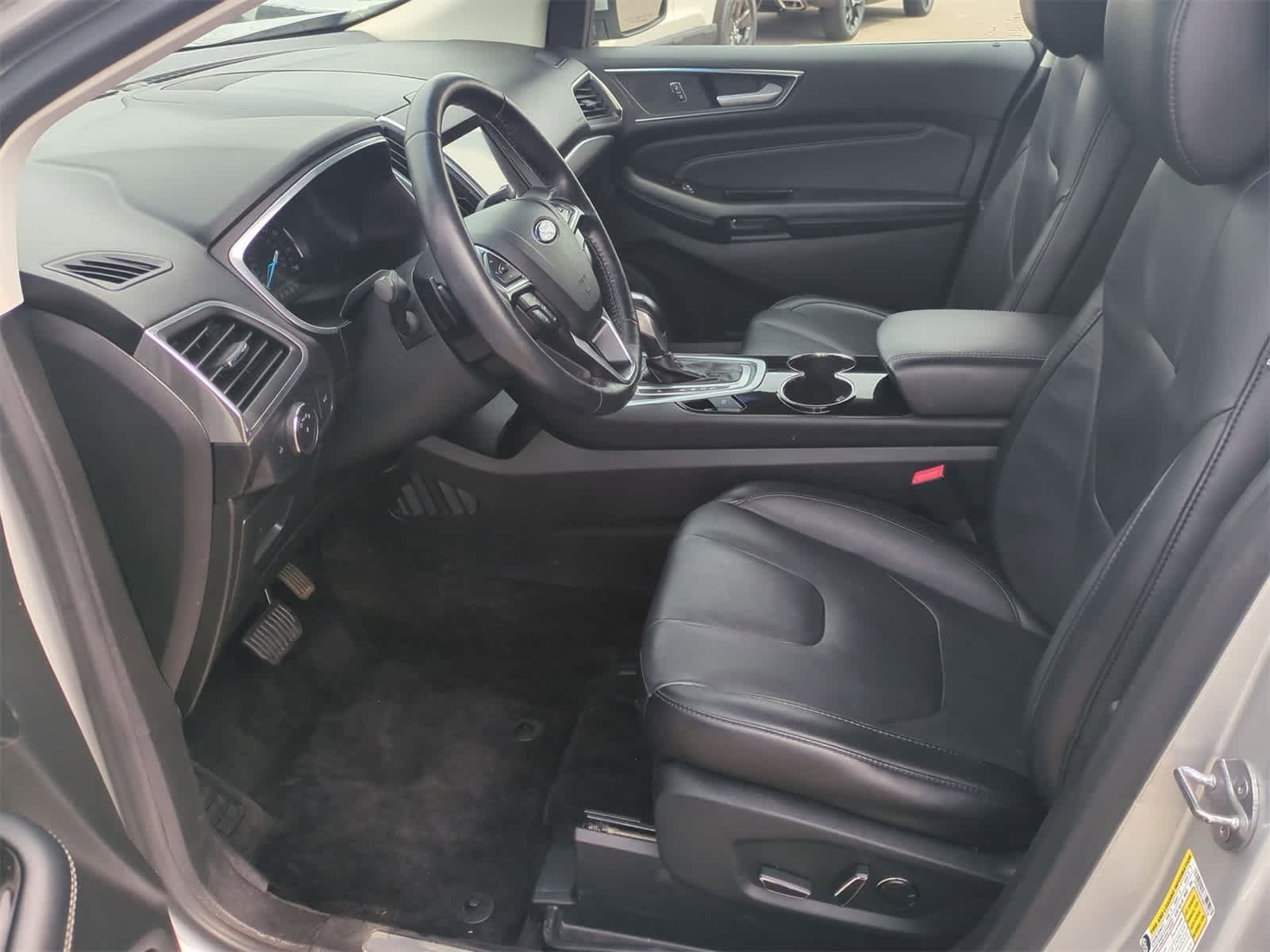 2016 Ford Edge Titanium 16