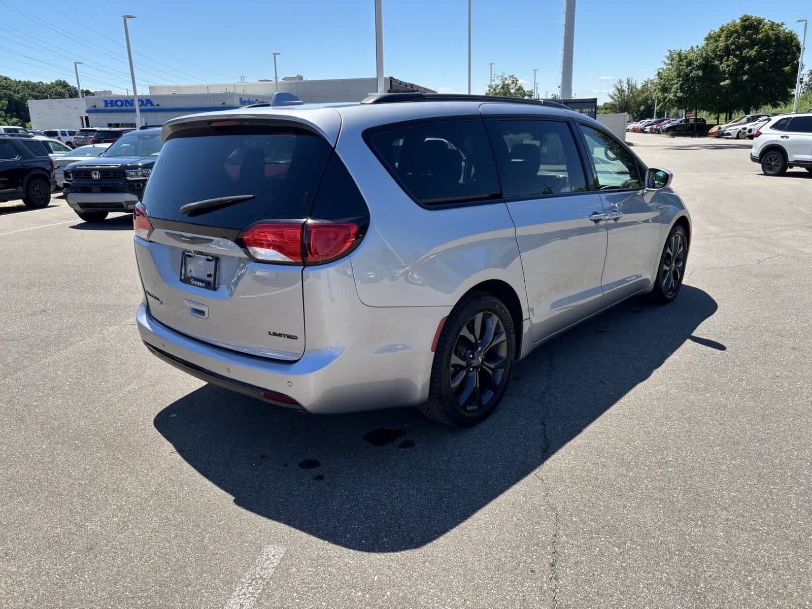 Thumbnail: 2018 Chrysler Pacifica - 2