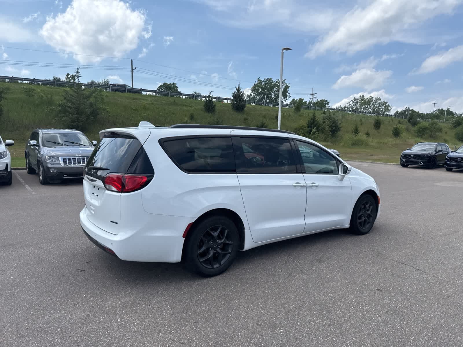 Thumbnail: 2019 Chrysler Pacifica - 9