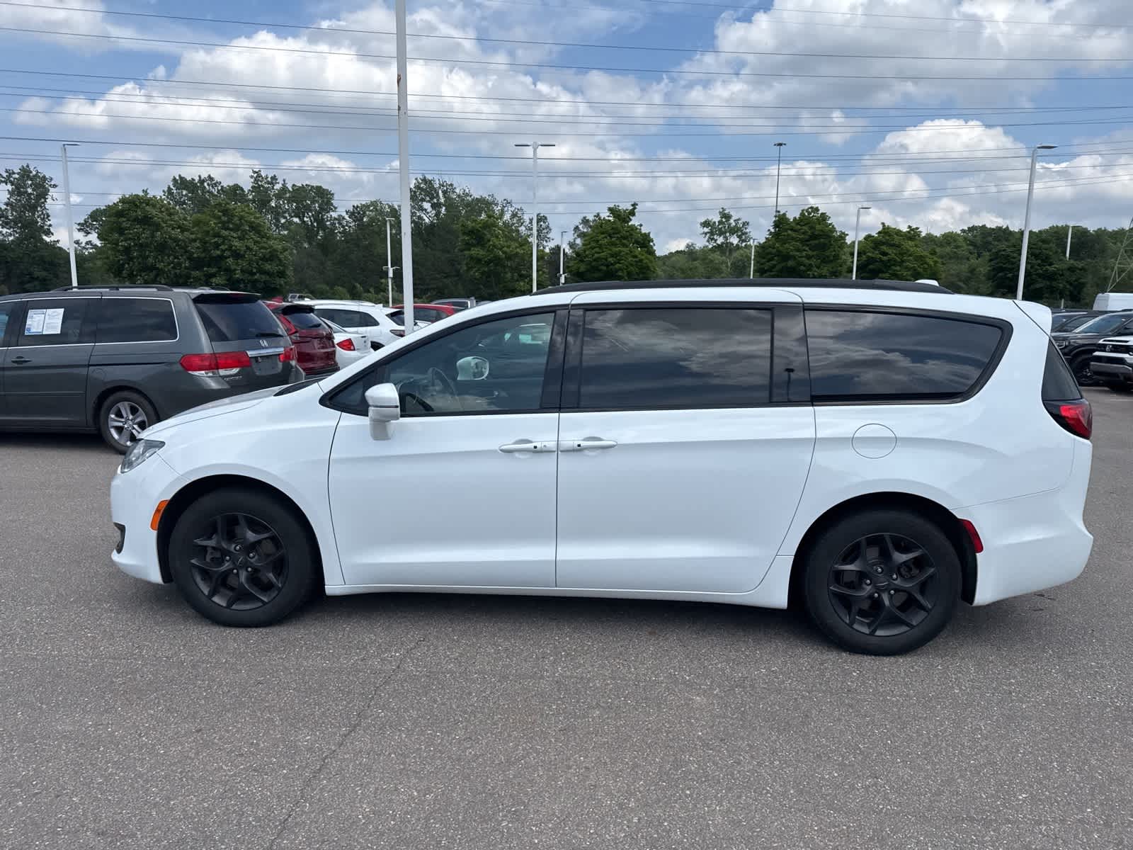 Thumbnail: 2019 Chrysler Pacifica - 18