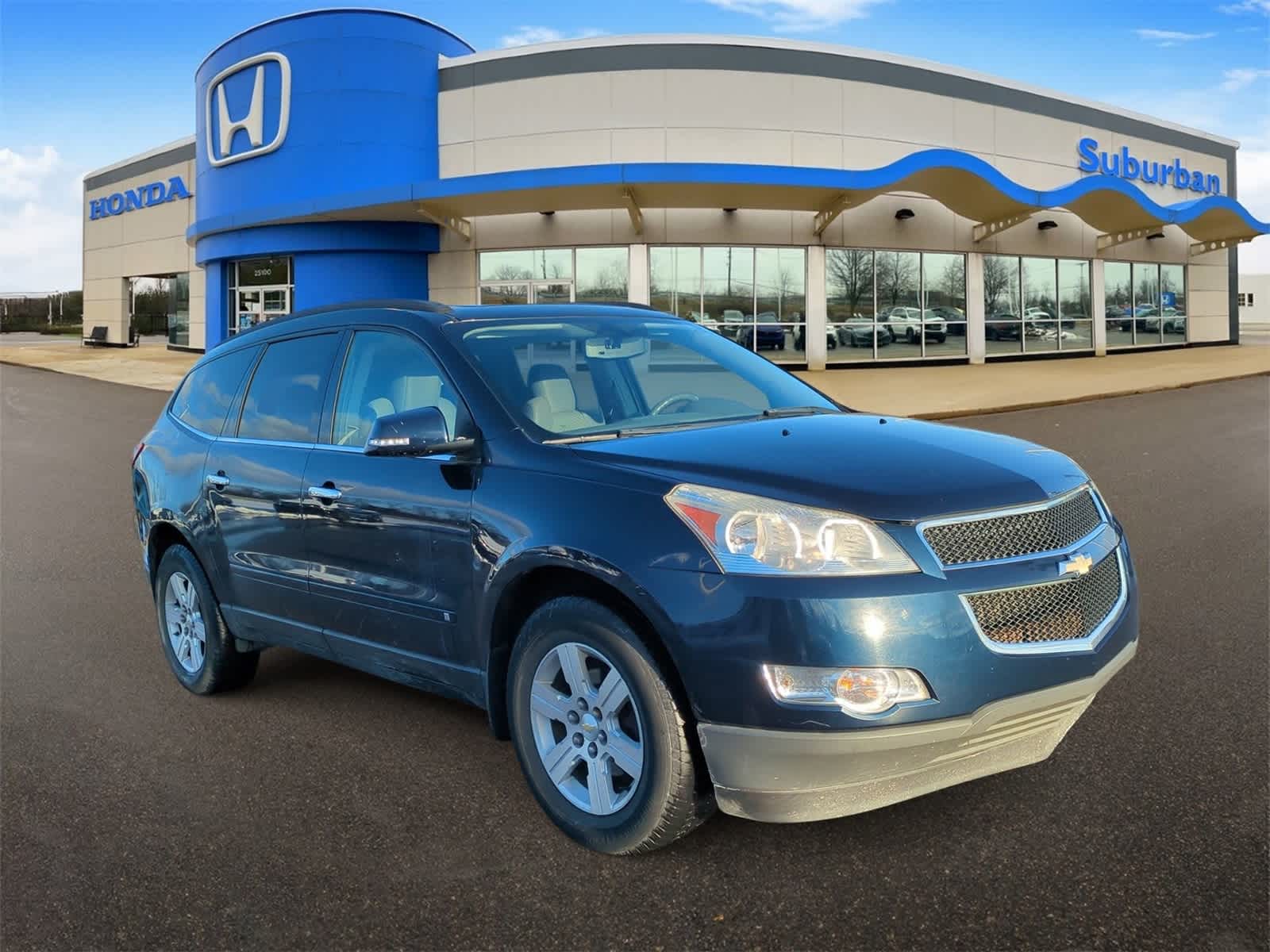 2010 Chevrolet Traverse 2LT photo 2