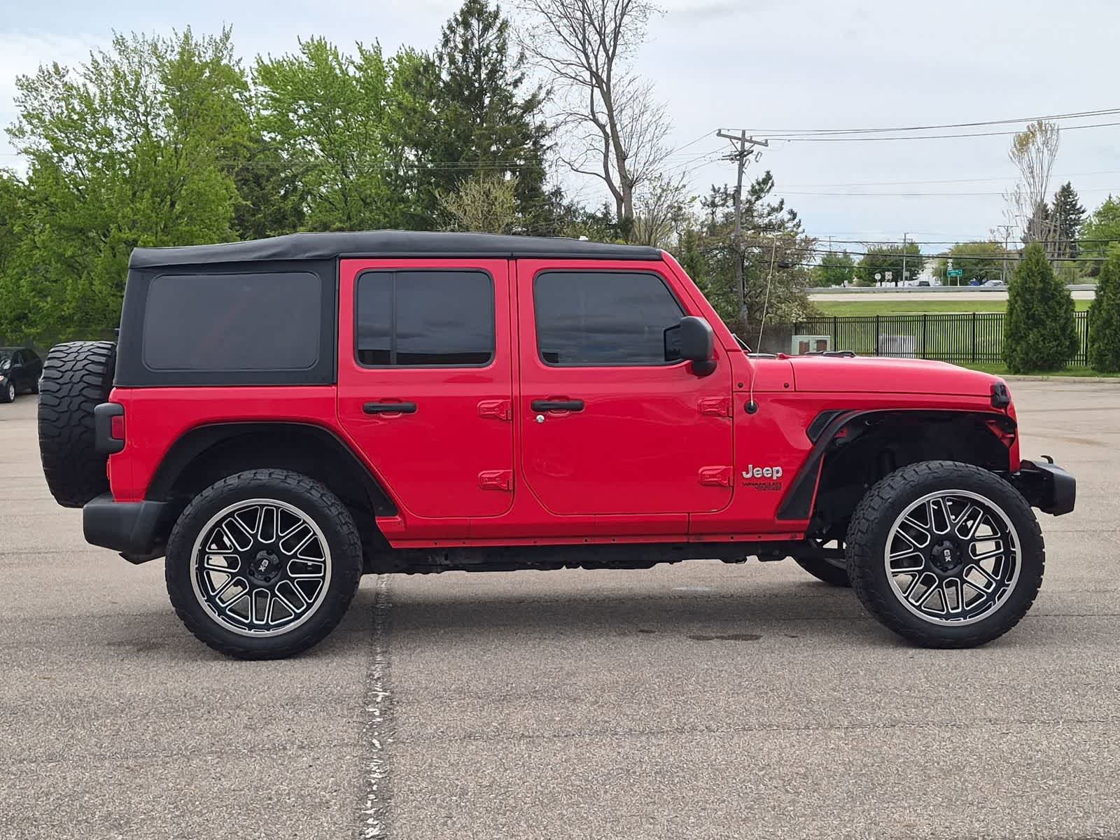 Thumbnail: 2019 Jeep Wrangler - 15